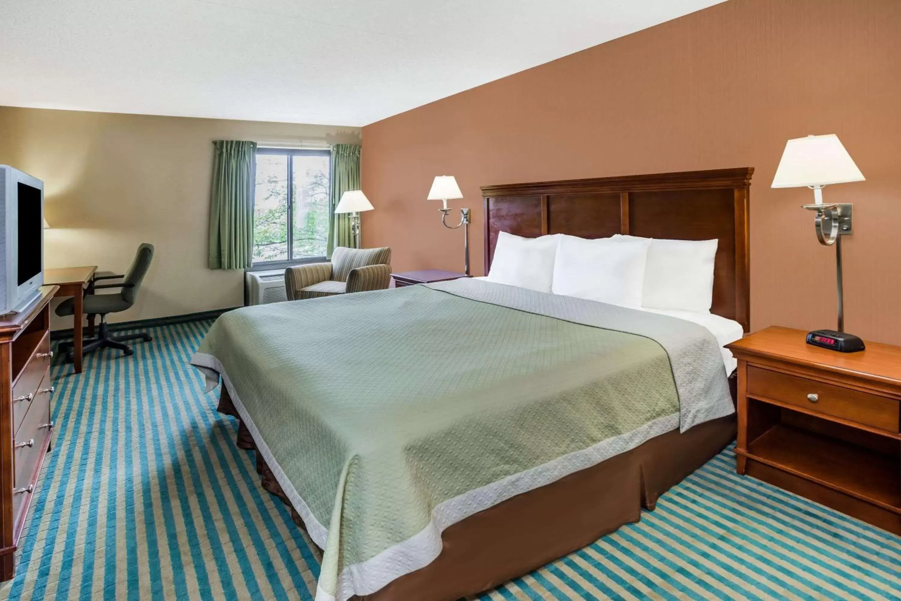 Photo of the whole room, Bed in Days Inn by Wyndham Westminster Photo of the whole room, Bed in Days Inn by Wyndham Westminster