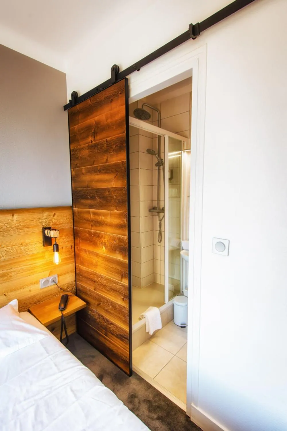 Bed in Hôtel Victor Hugo Lorient