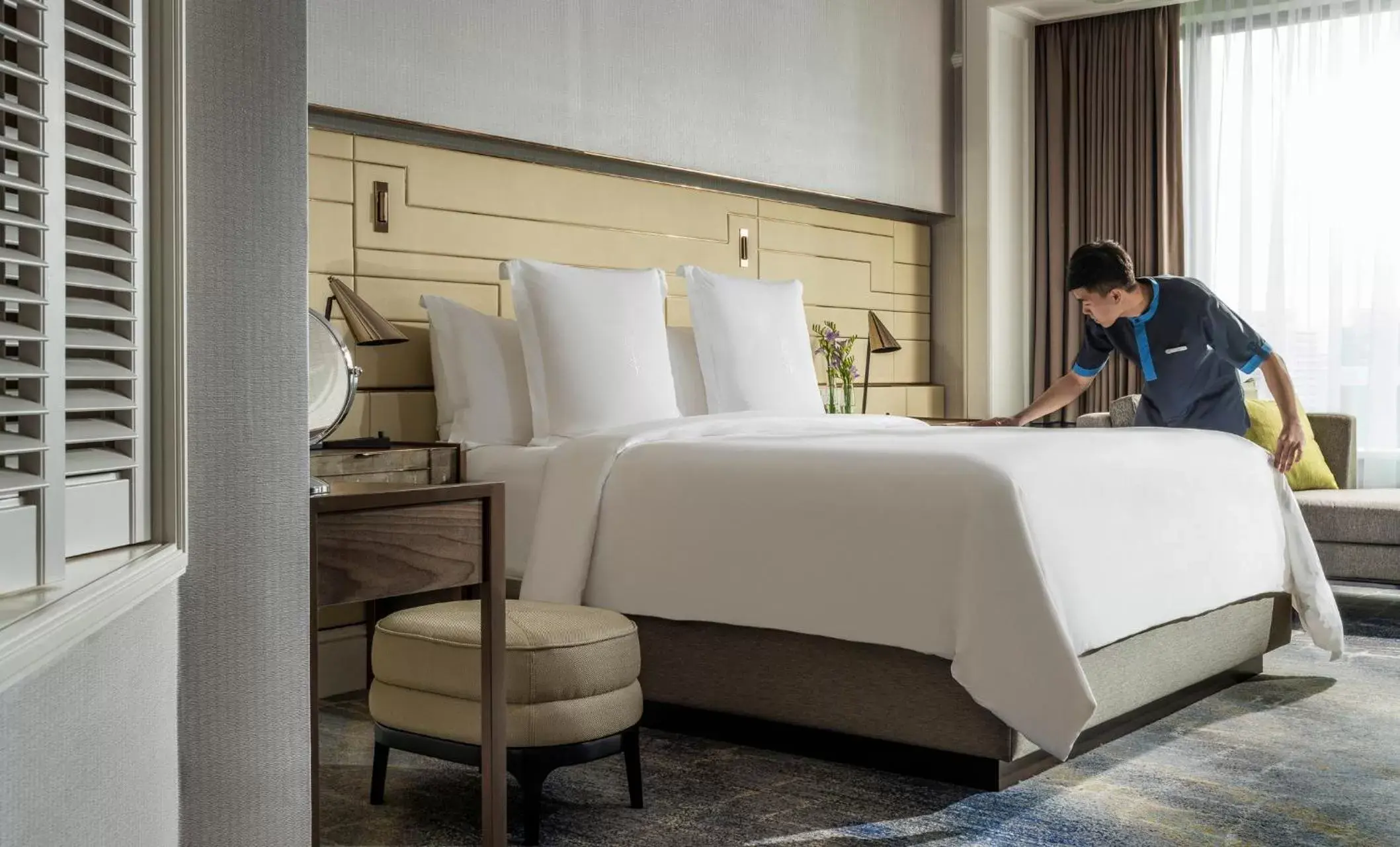 Bedroom in Four Seasons Hotel Singapore