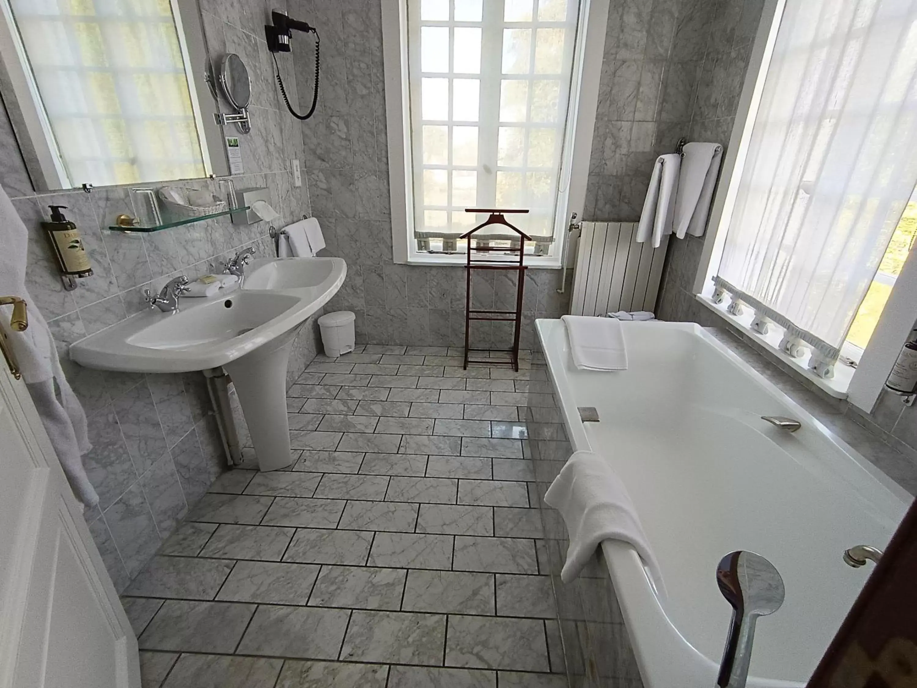 Bathroom in Chateau De Montreuil