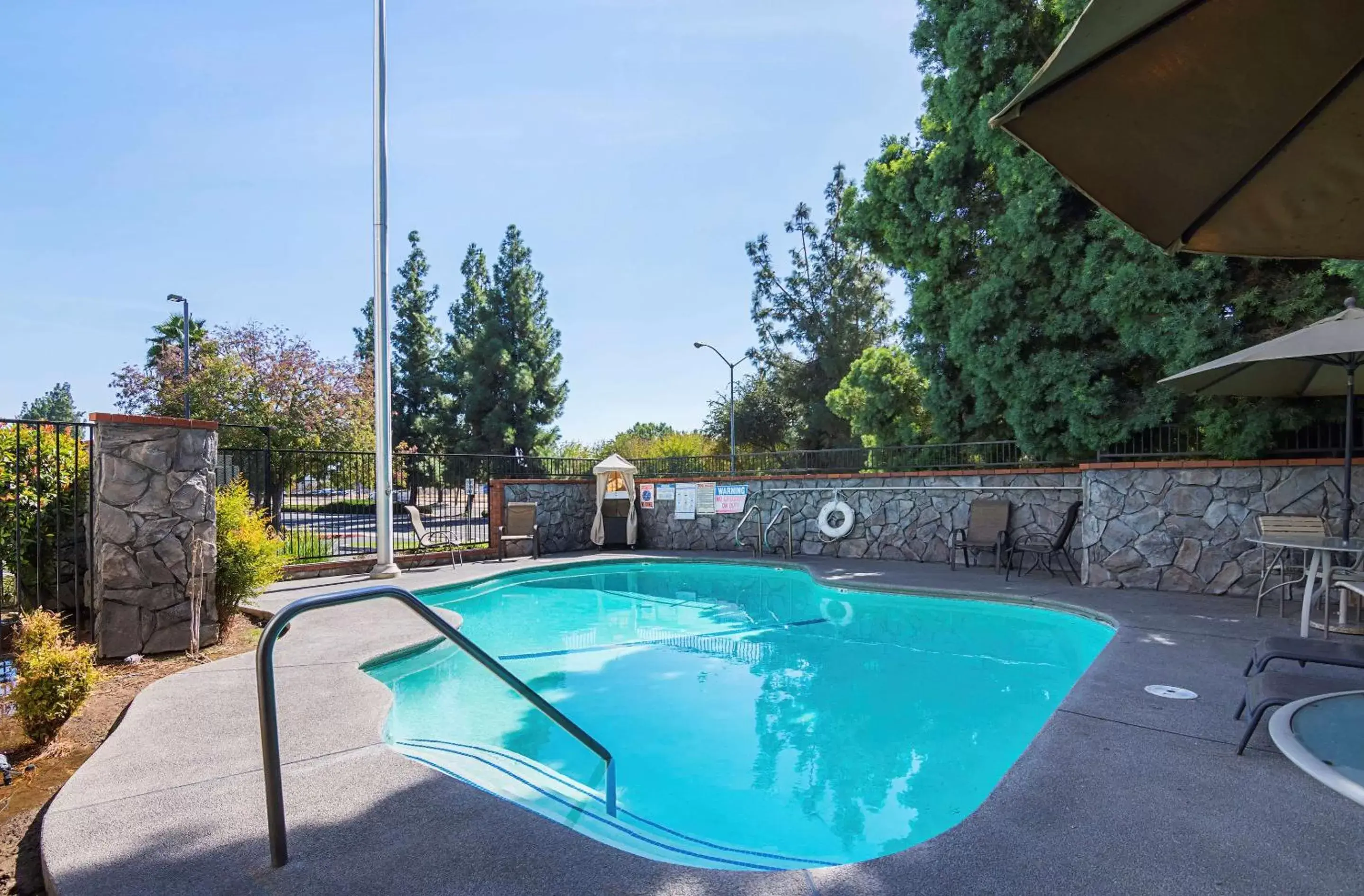 On site, Swimming Pool in Quality Inn Fresno Airport