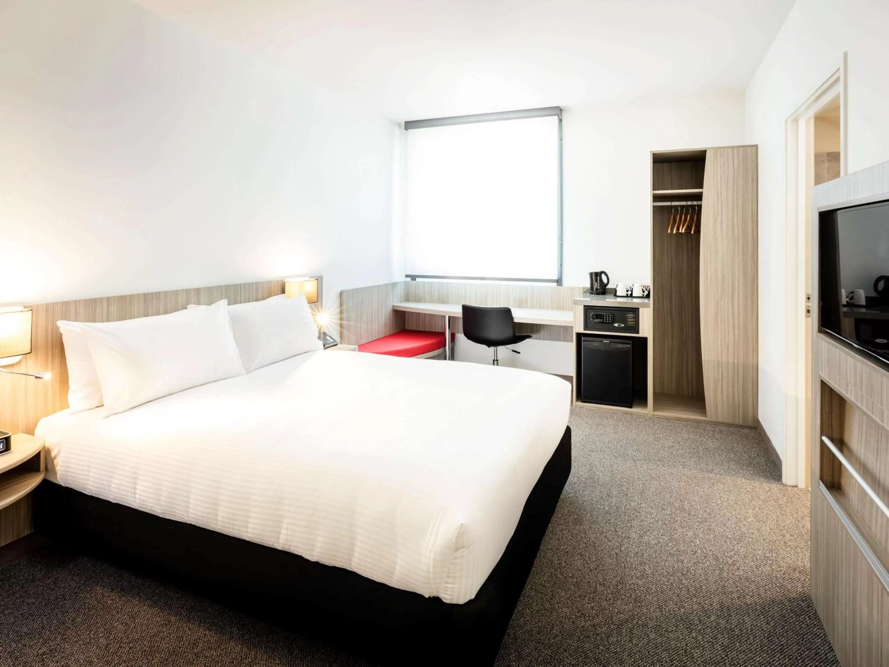 Photo of the whole room, Bed in Ibis Mackay