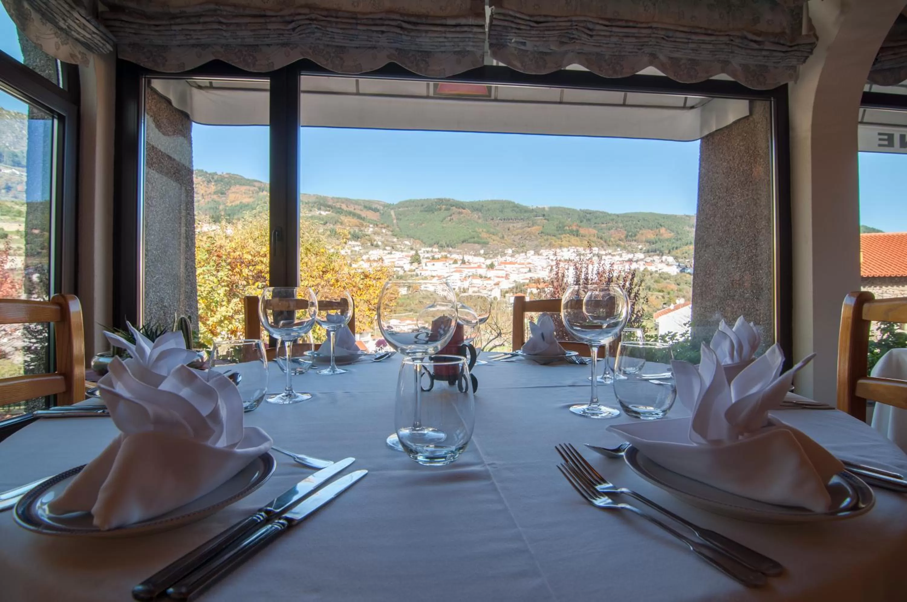 Restaurant/places to eat in Hotel Berne