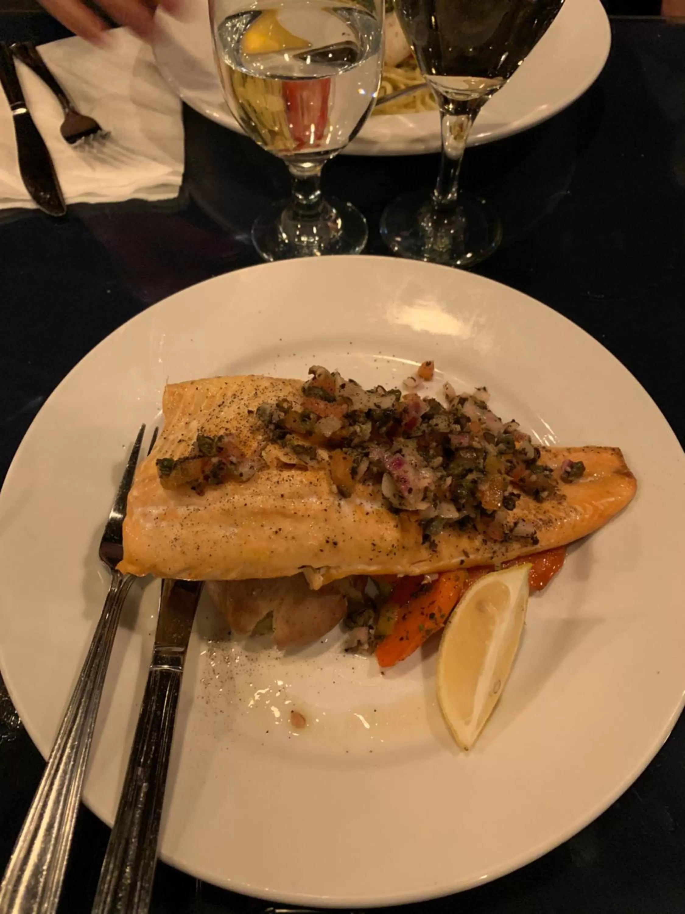 Restaurant/places to eat in Lakeview Hotel