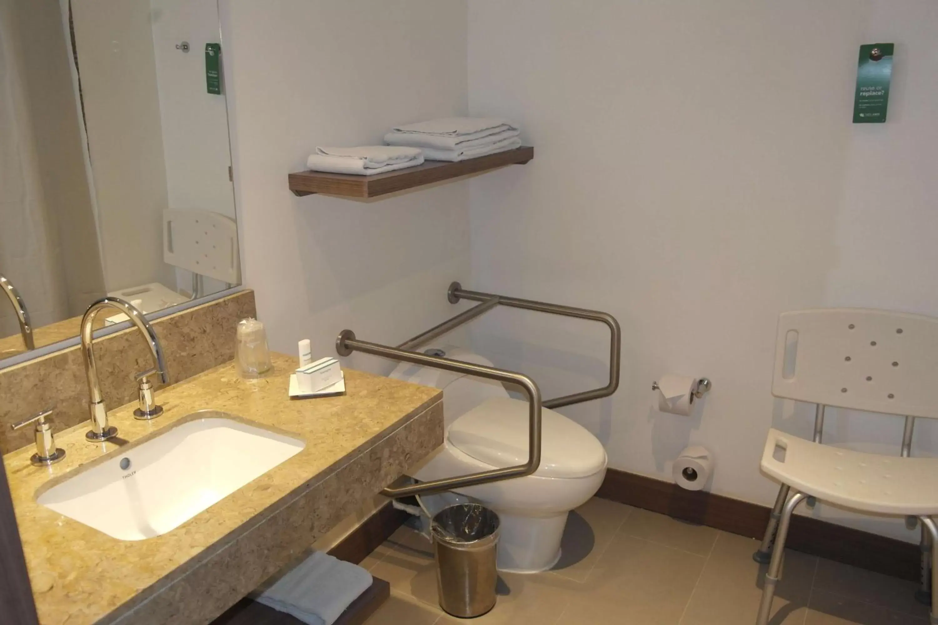 Bathroom in Hampton By Hilton Valledupar