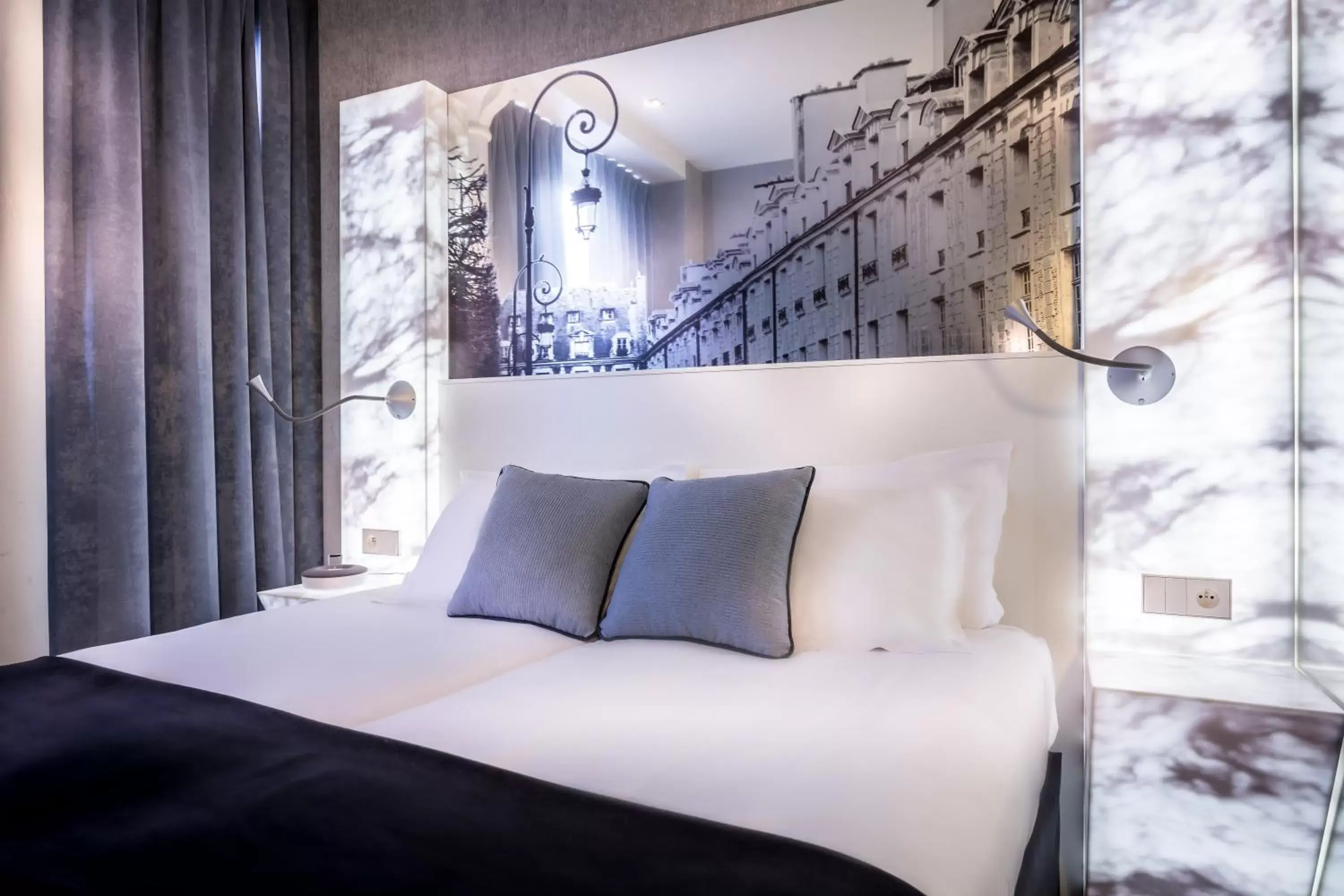 Decorative detail, Bed in Hotel Marais Grands Boulevards