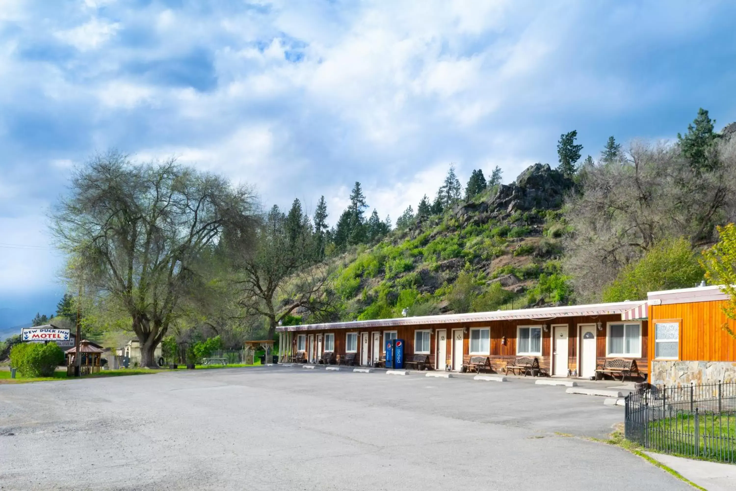 Property Building in Dew Duck Inn