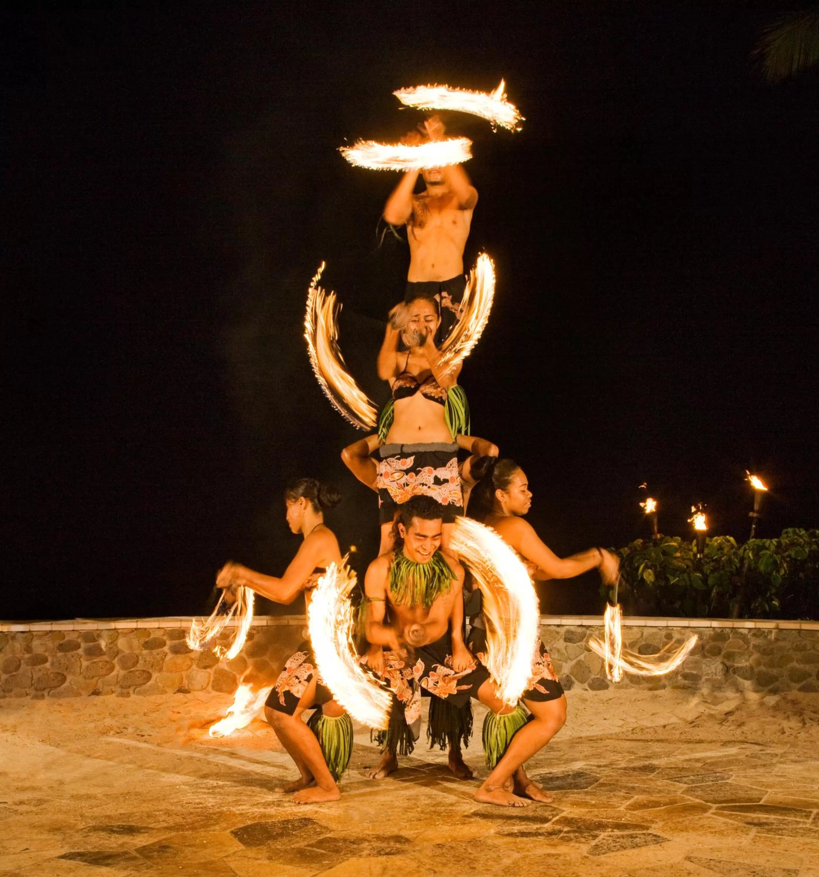 Evening entertainment in Radisson Blu Resort Fiji