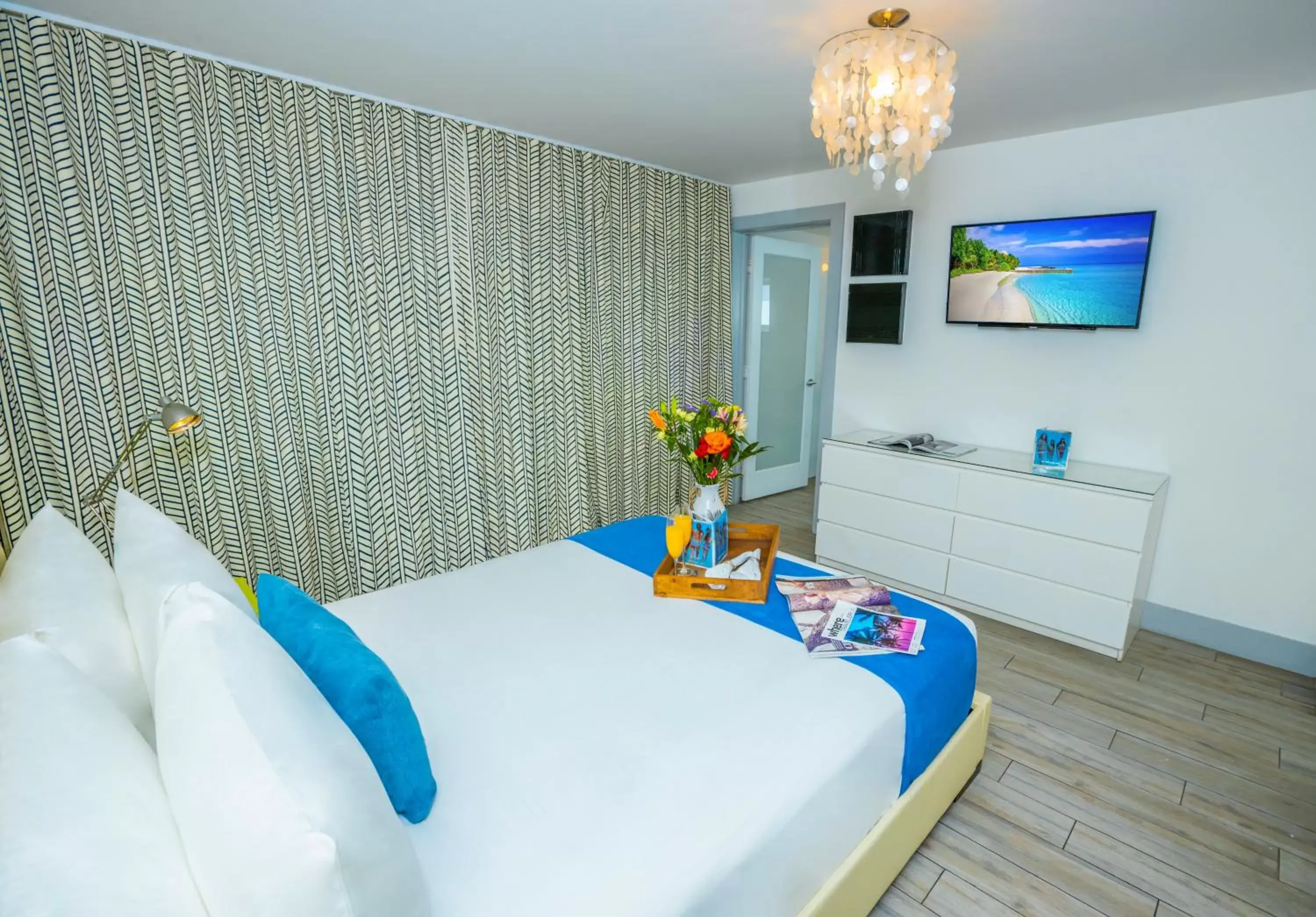 Bedroom, Bed in Seaside All Suites Hotel