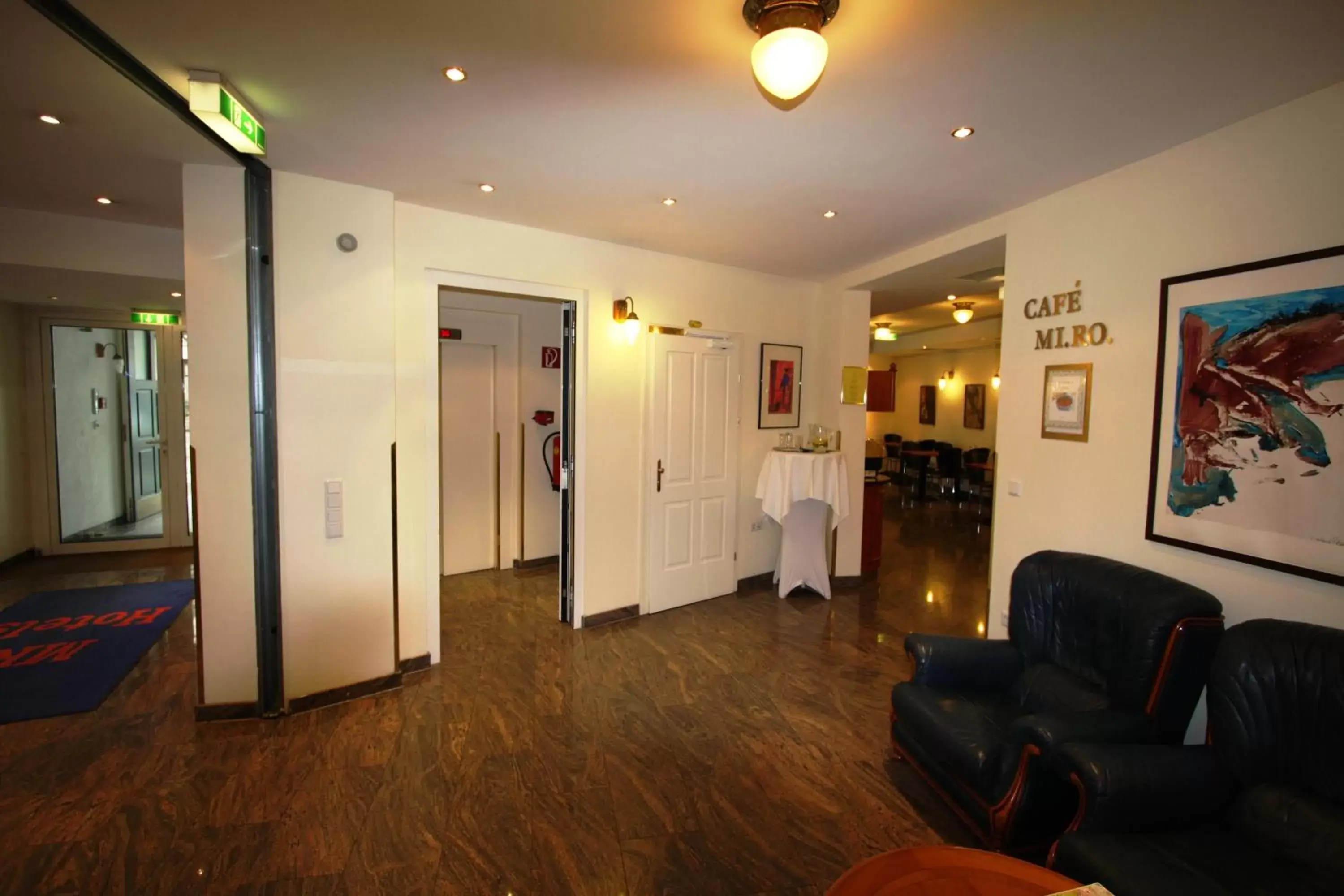 Lobby or reception in Suite Hotel 900 m zur Oper