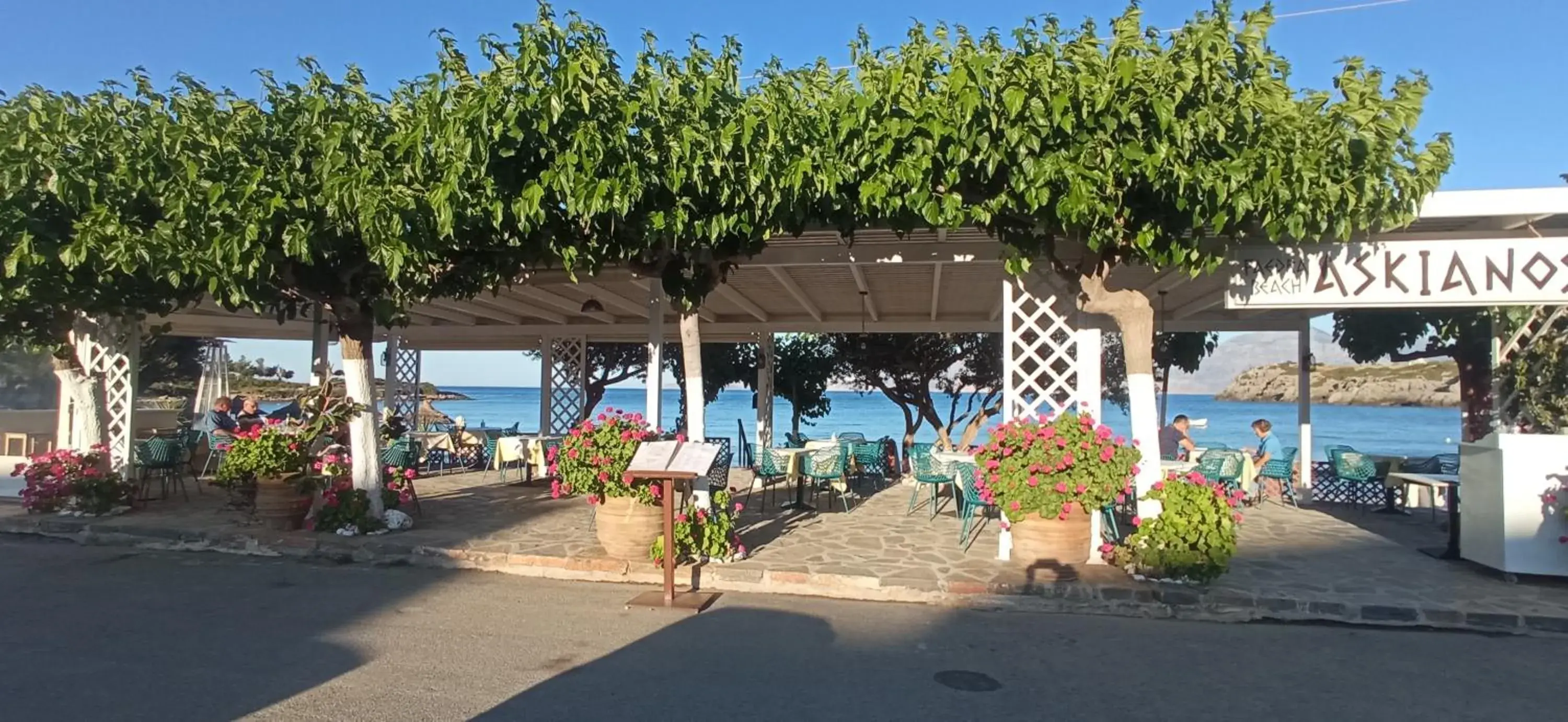 Restaurant/places to eat in Faedra Beach Resort