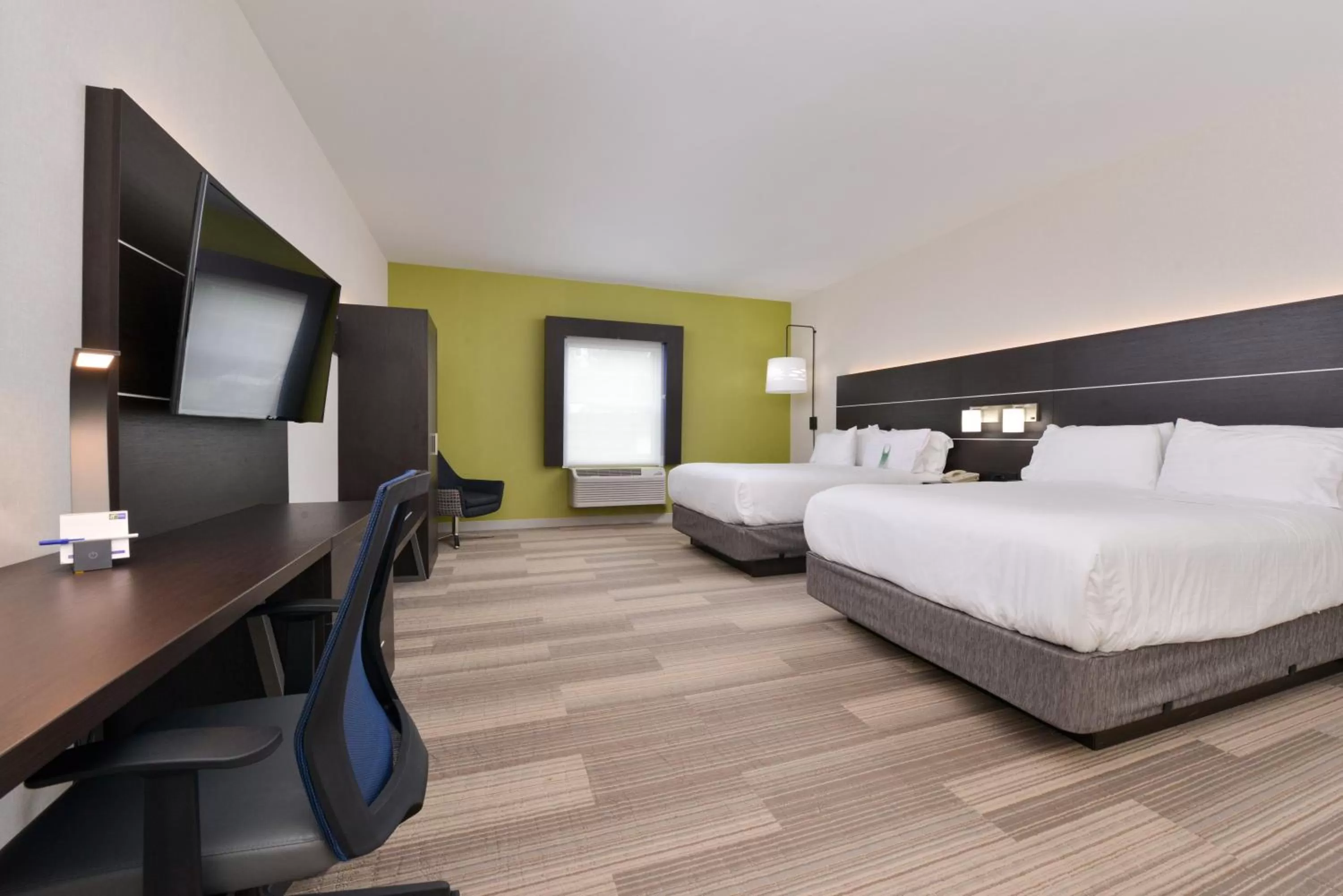 Photo of the whole room, Bed in Holiday Inn Express Mystic by IHG