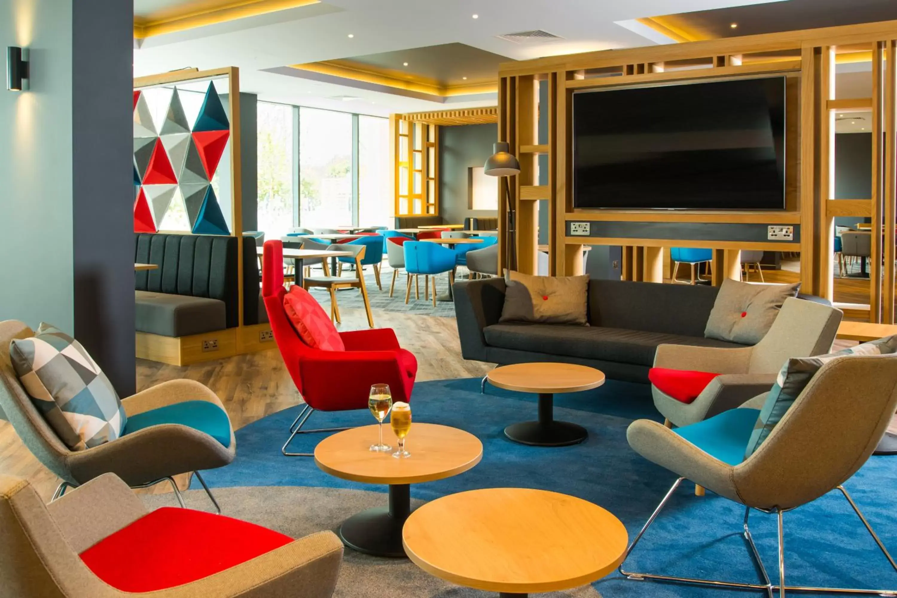 Lounge or bar in Holiday Inn Express - Bicester, an IHG Hotel Lounge or bar in Holiday Inn Express - Bicester, an IHG Hotel
