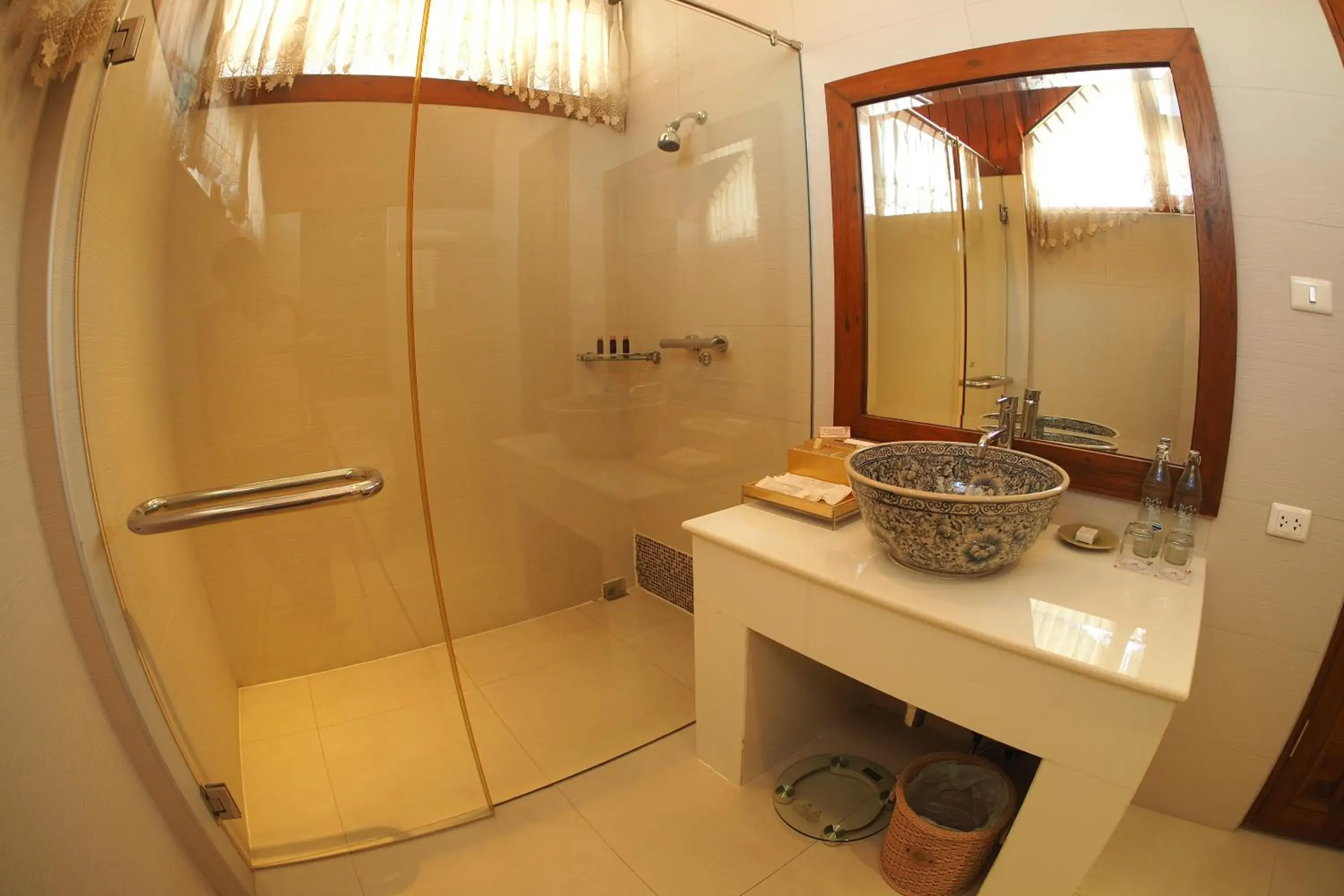Bathroom in Kodchasri Thani Hotel
