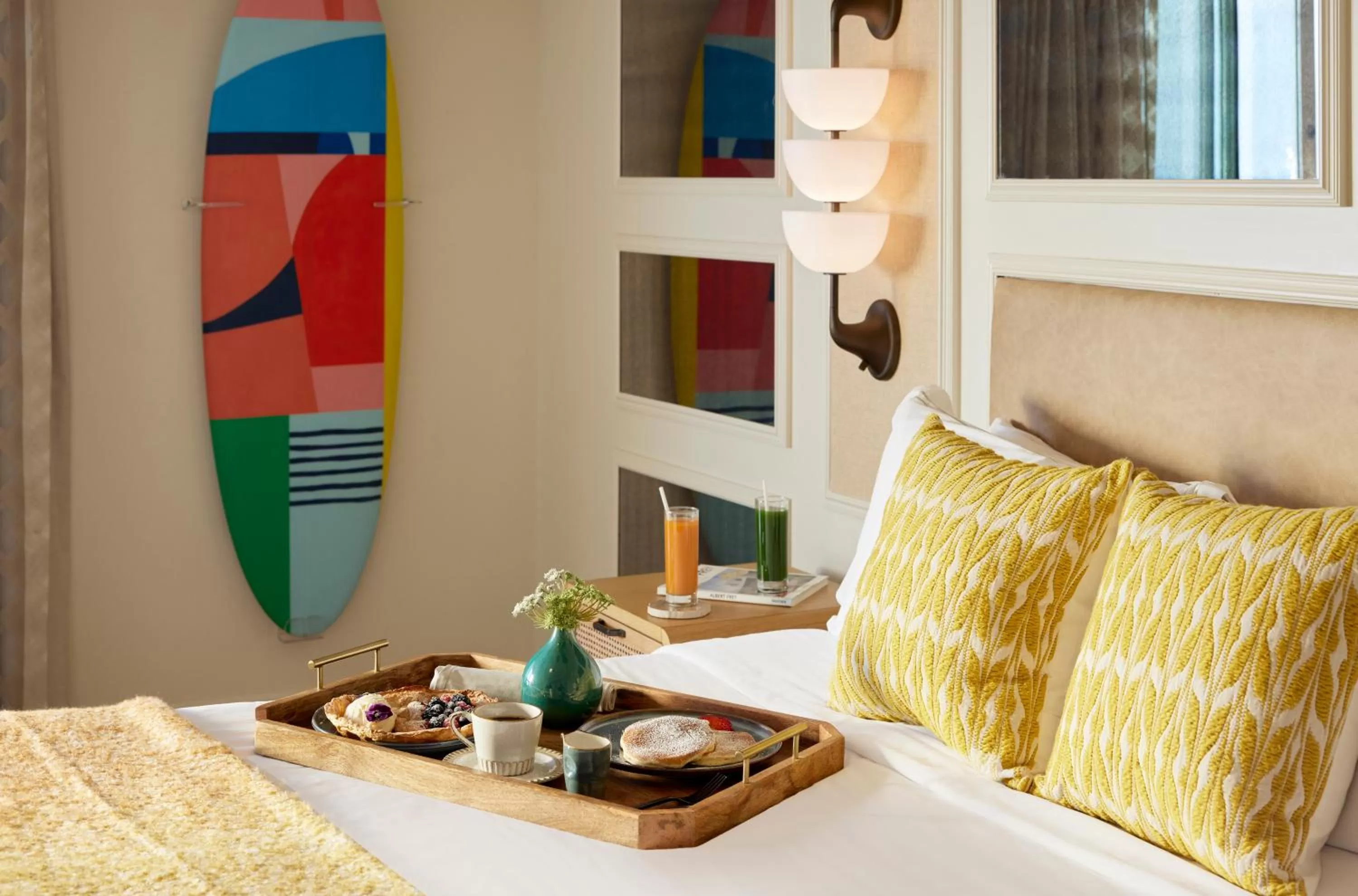 room service, Bed in Viceroy Santa Monica