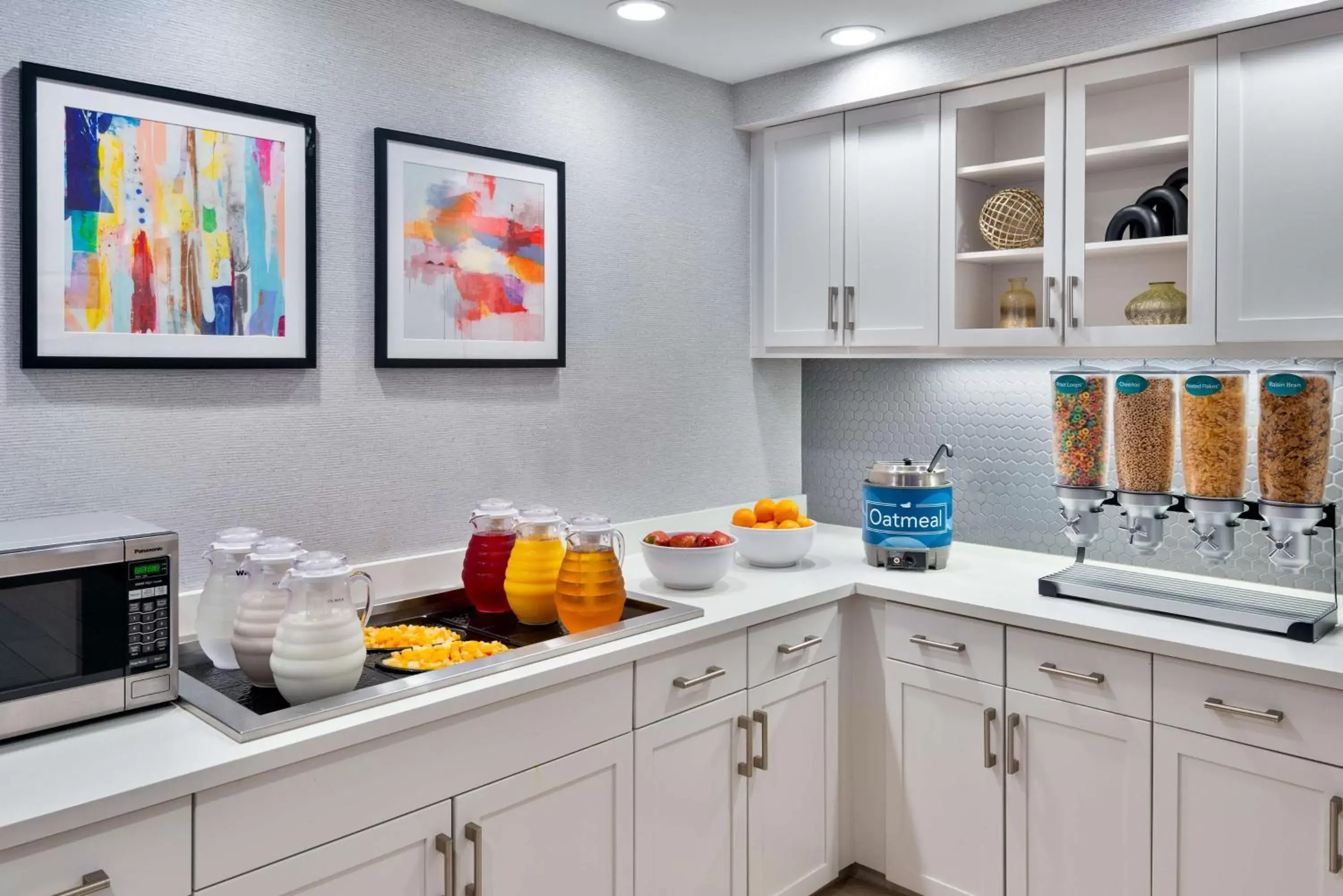 Breakfast, Kitchen/Kitchenette in Homewood Suites by Hilton Boston/Canton, MA
