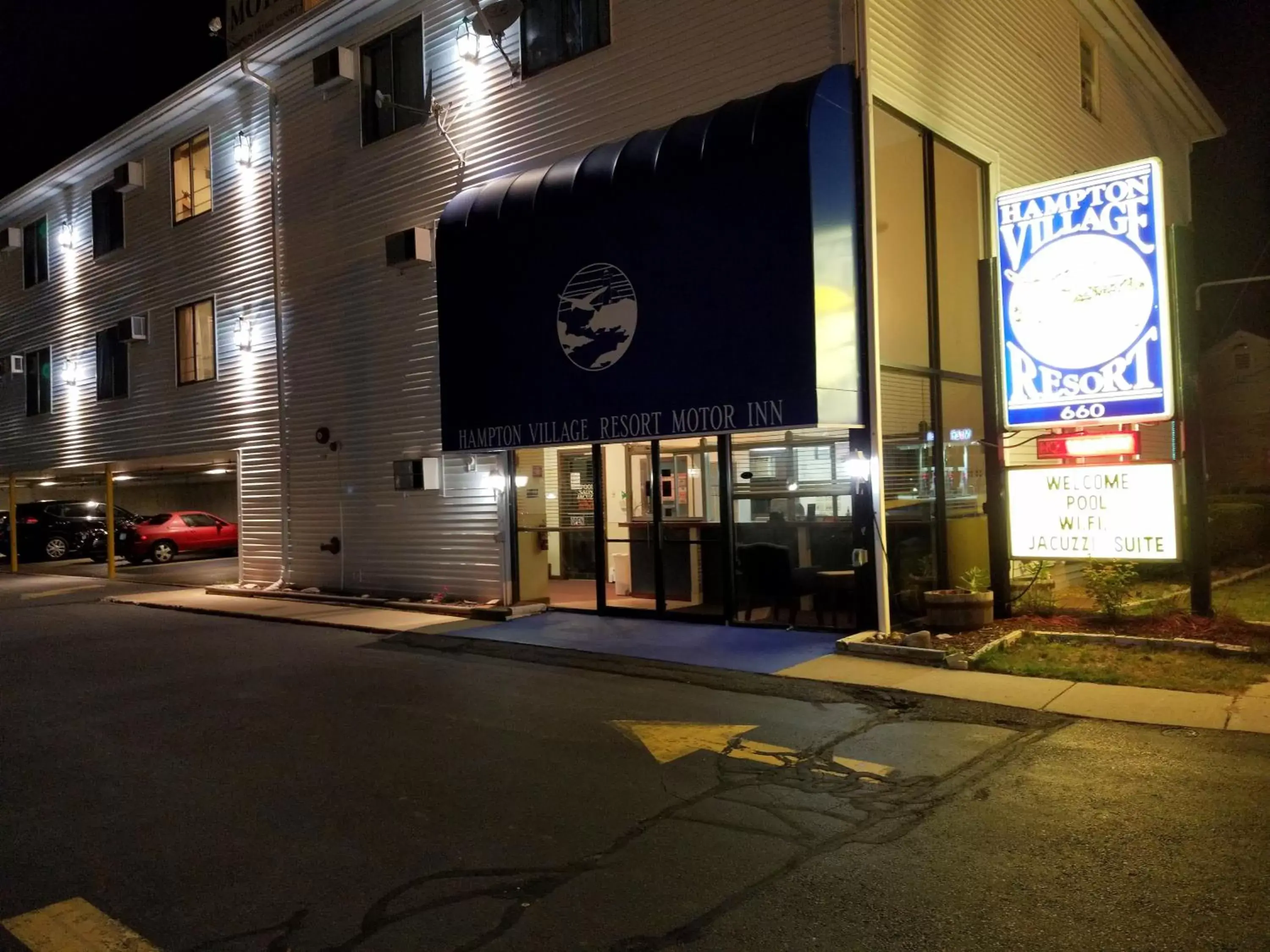 Facade/Entrance in Hampton Village Inn