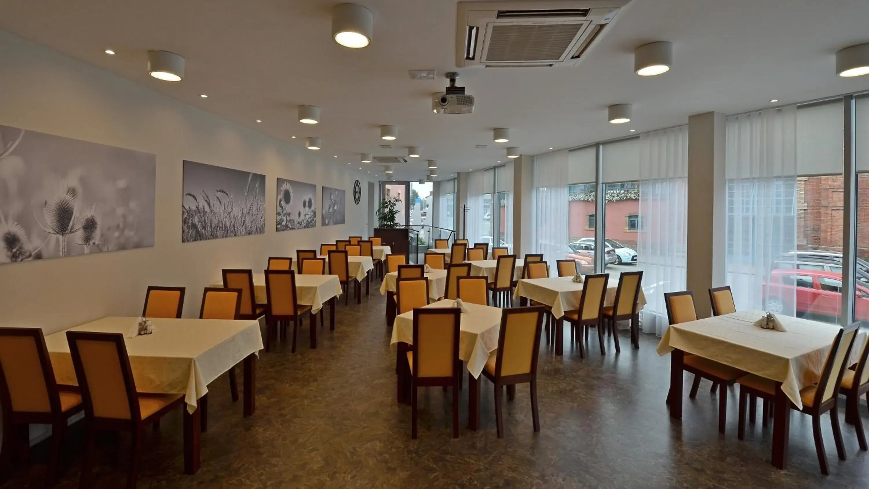 Banquet/Function facilities, Restaurant/Places to Eat in Hotel Senimo
