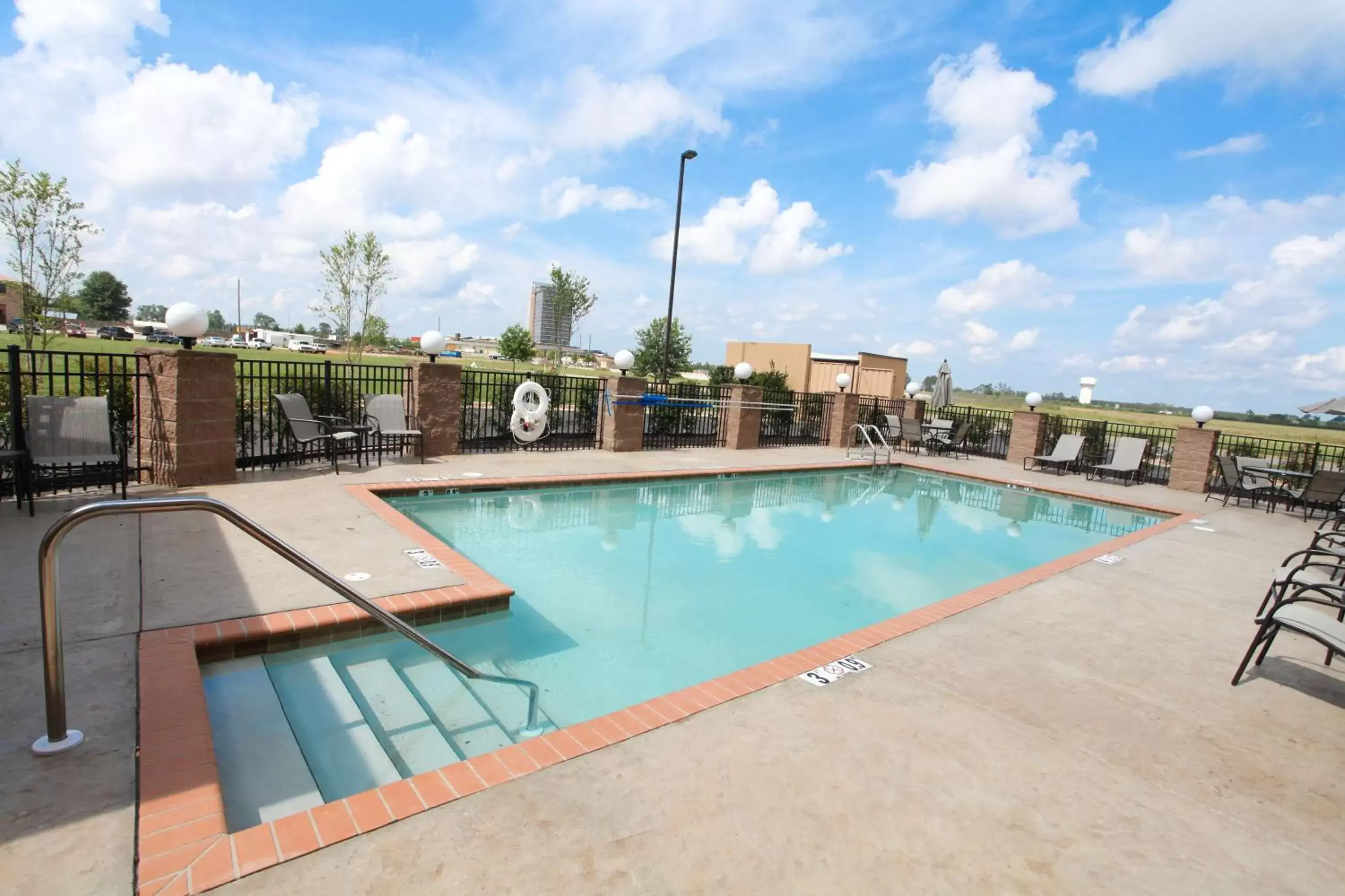 Pool view, Swimming Pool in Hampton Inn - Atmore