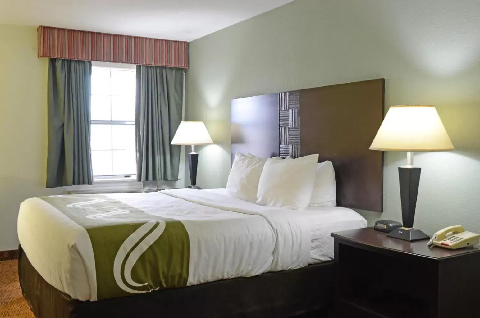 Bed in Quality Inn & Suites Covington Bed in Quality Inn & Suites Covington