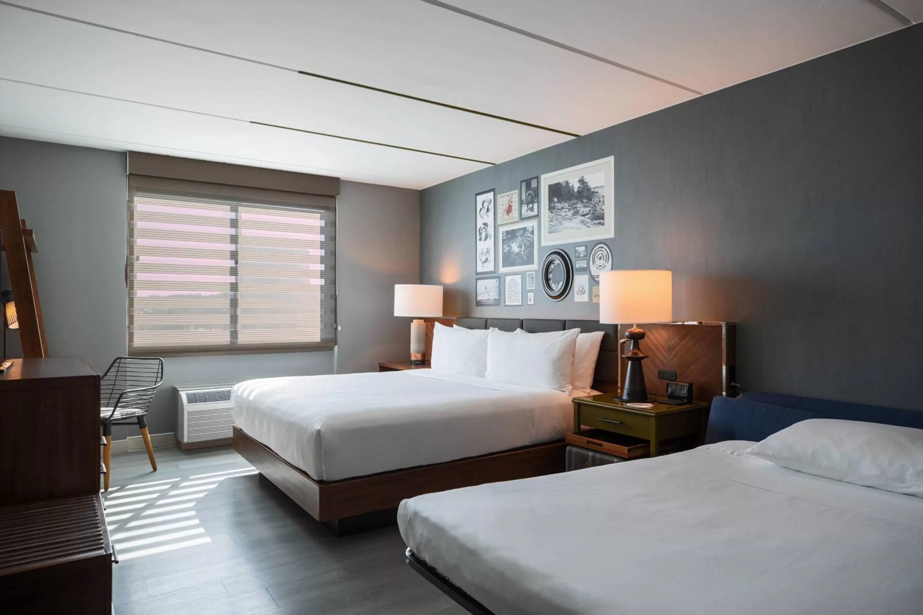 Photo of the whole room, Bed in Renaissance Minneapolis Bloomington Hotel