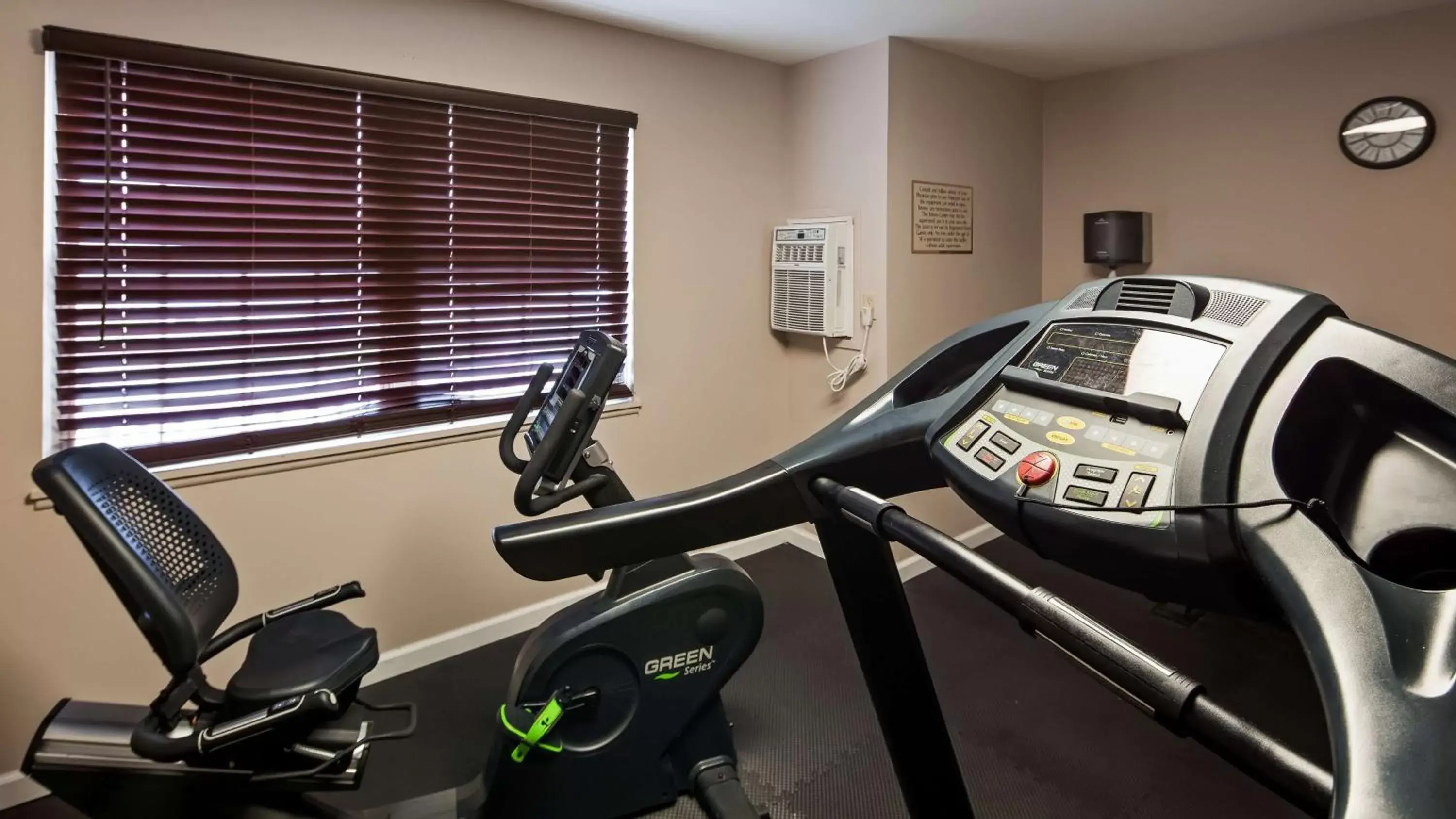 Spa and wellness centre/facilities, Fitness Center/Facilities in SureStay Plus Hotel by Best Western Auburn