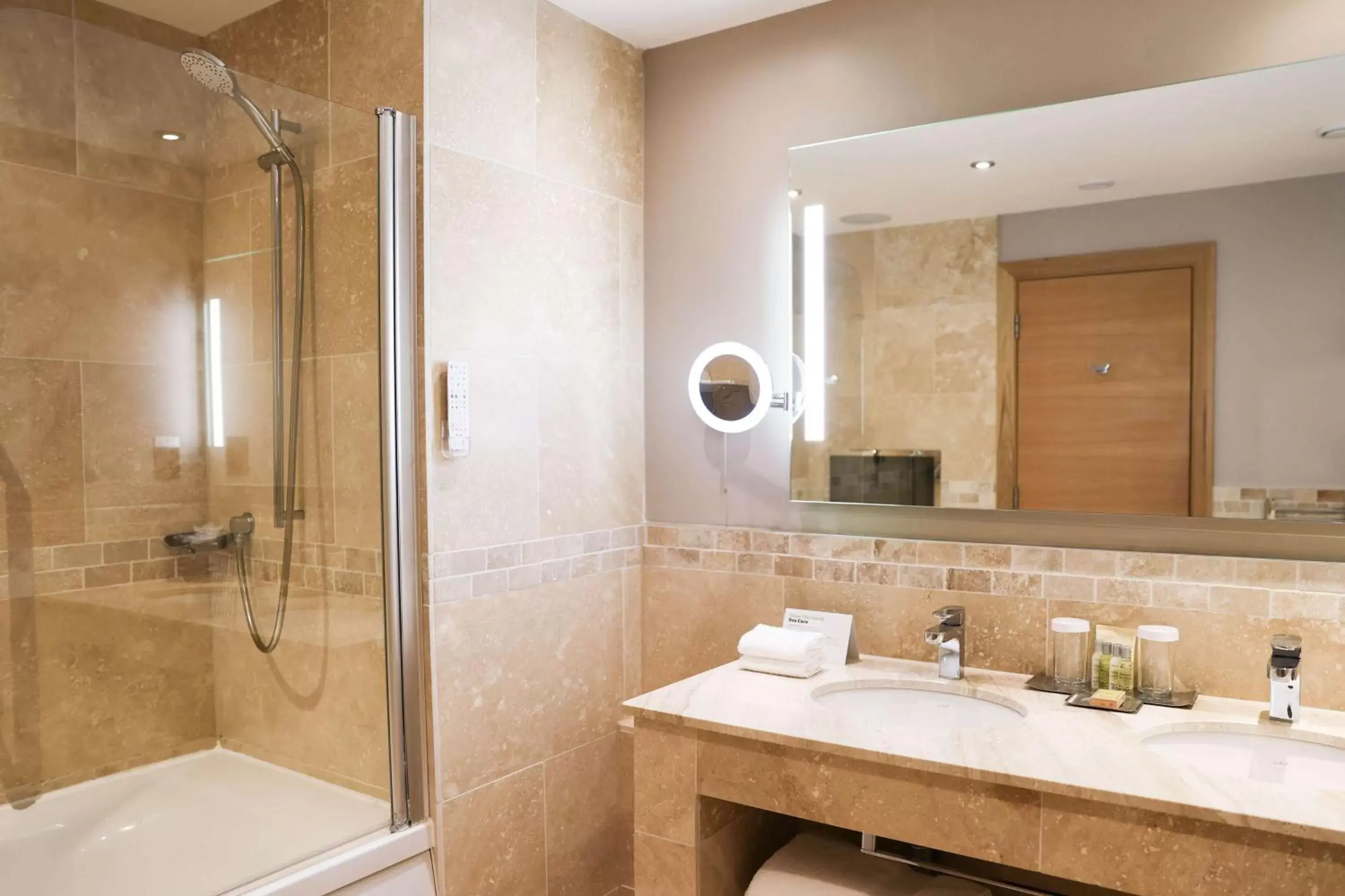 Bathroom in DoubleTree By Hilton Milton Keynes