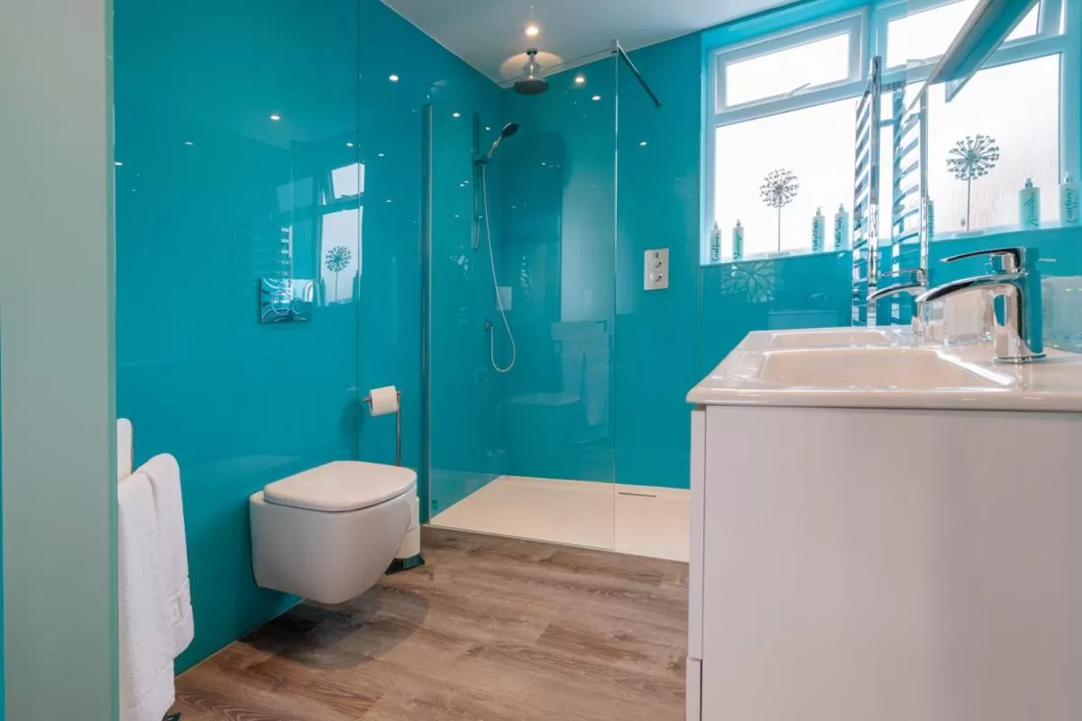 Bathroom in Park Manor Hotel