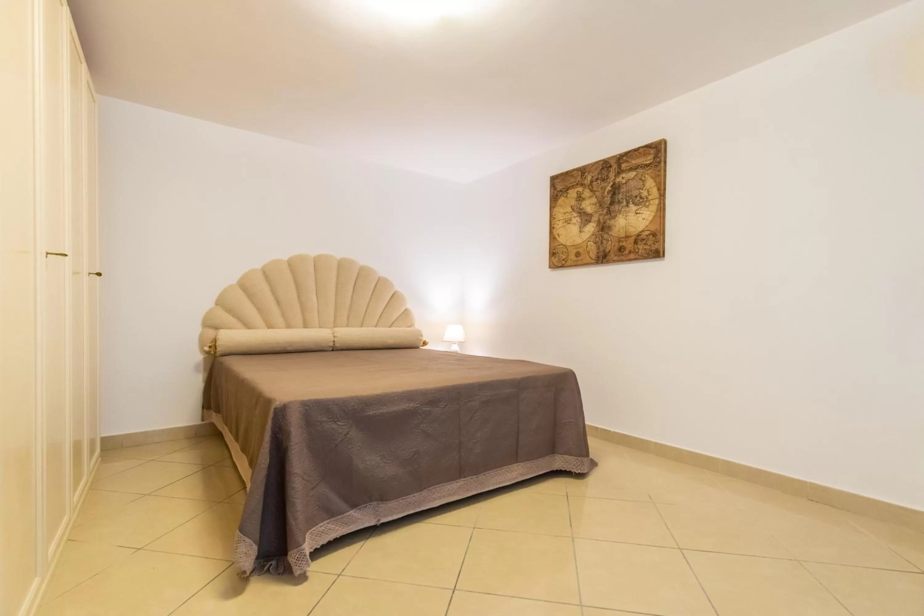 Photo of the whole room in Medina Central