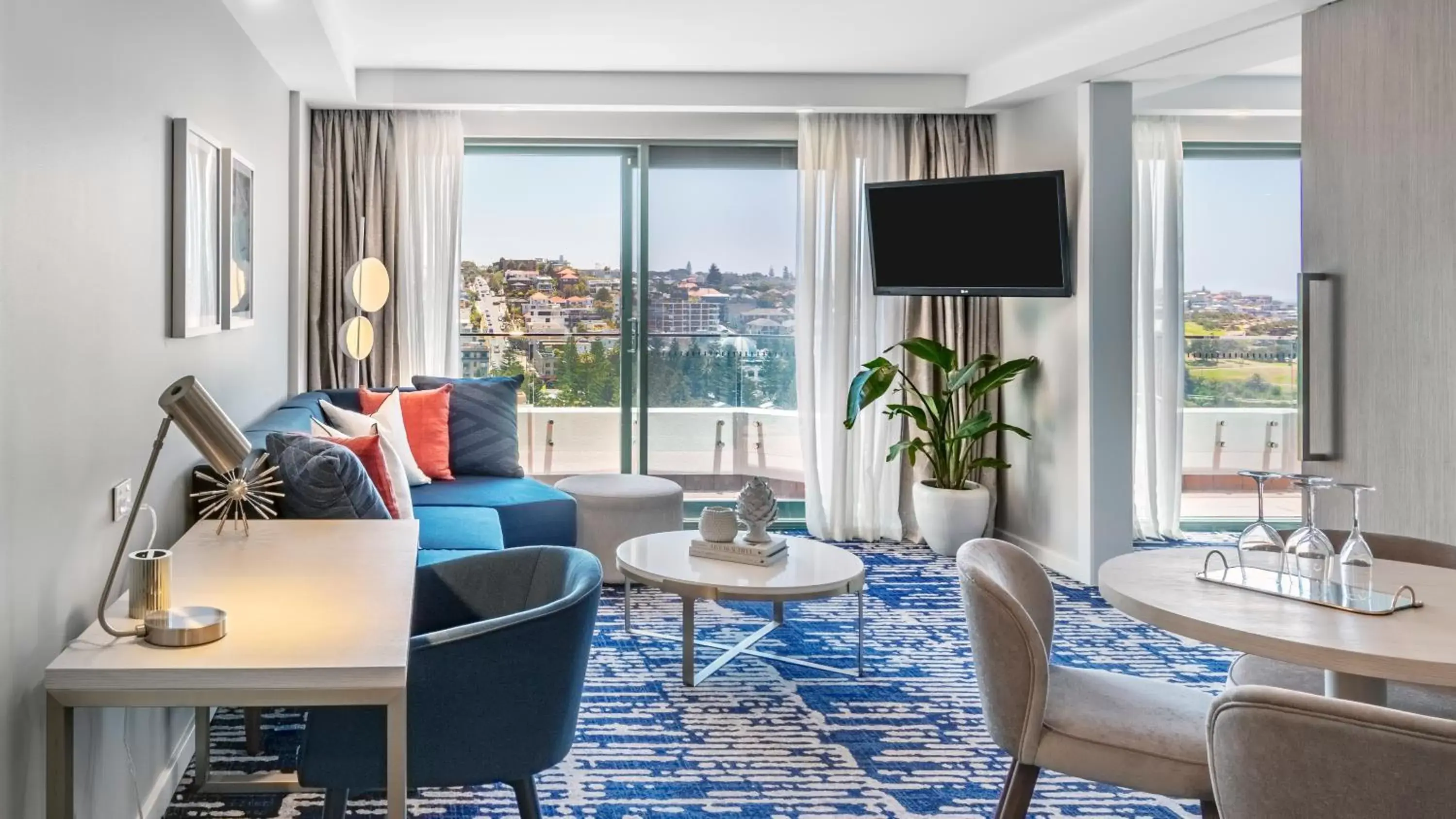 Living room, Seating Area in Crowne Plaza Sydney Coogee Beach, an IHG Hotel