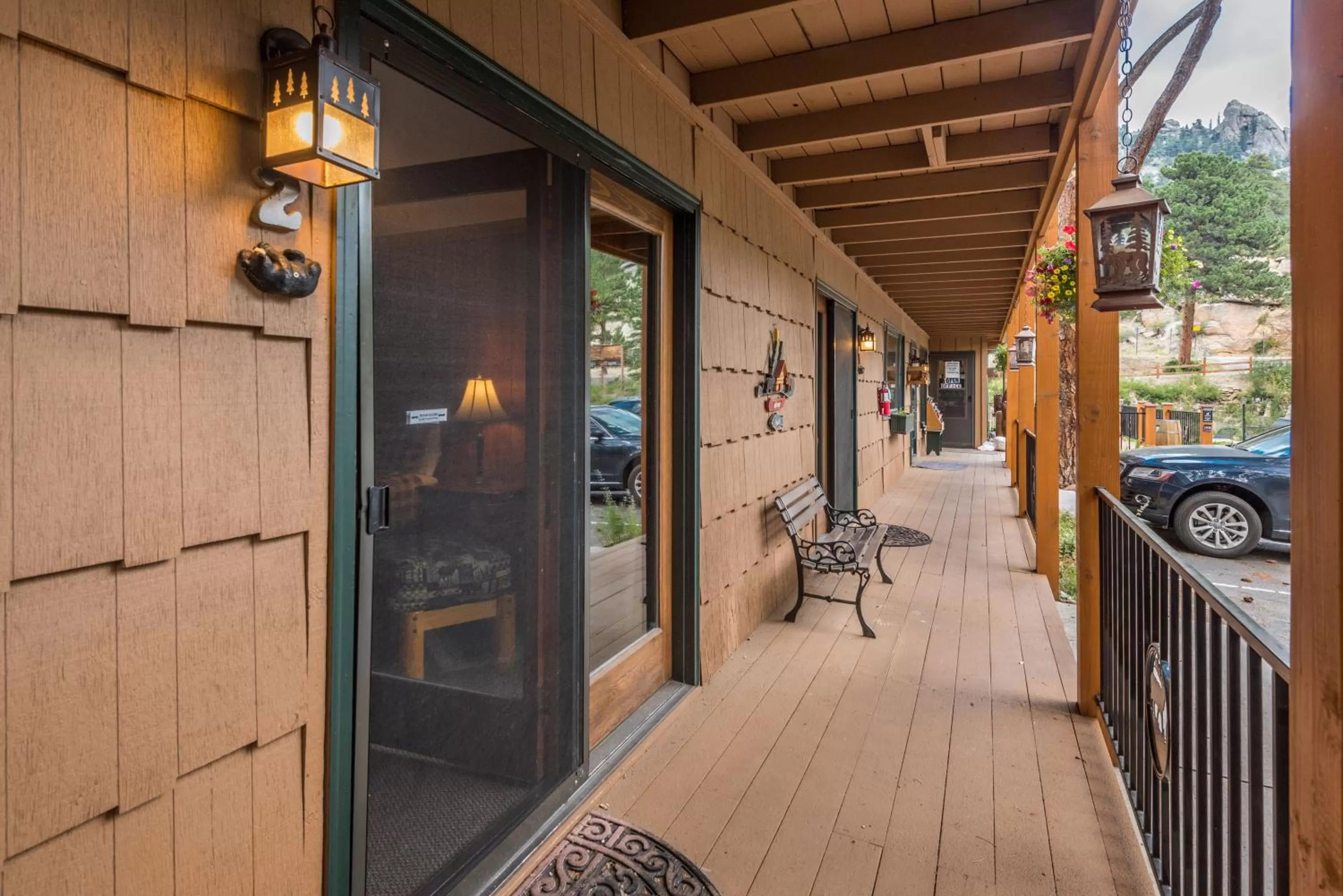 4 Seasons Inn on Fall River