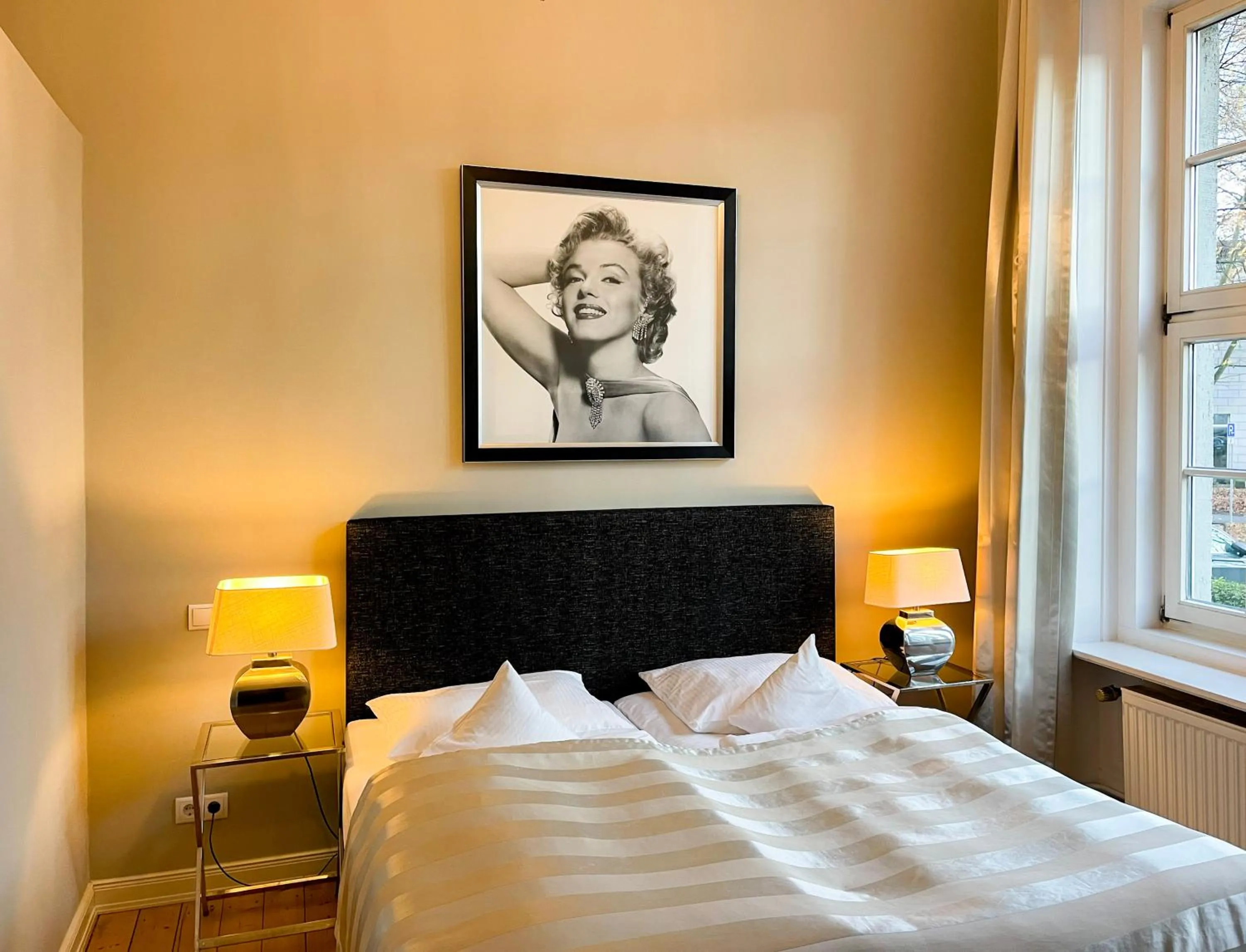 Photo of the whole room, Bed in Hotel Wagner im Dammtorpalais