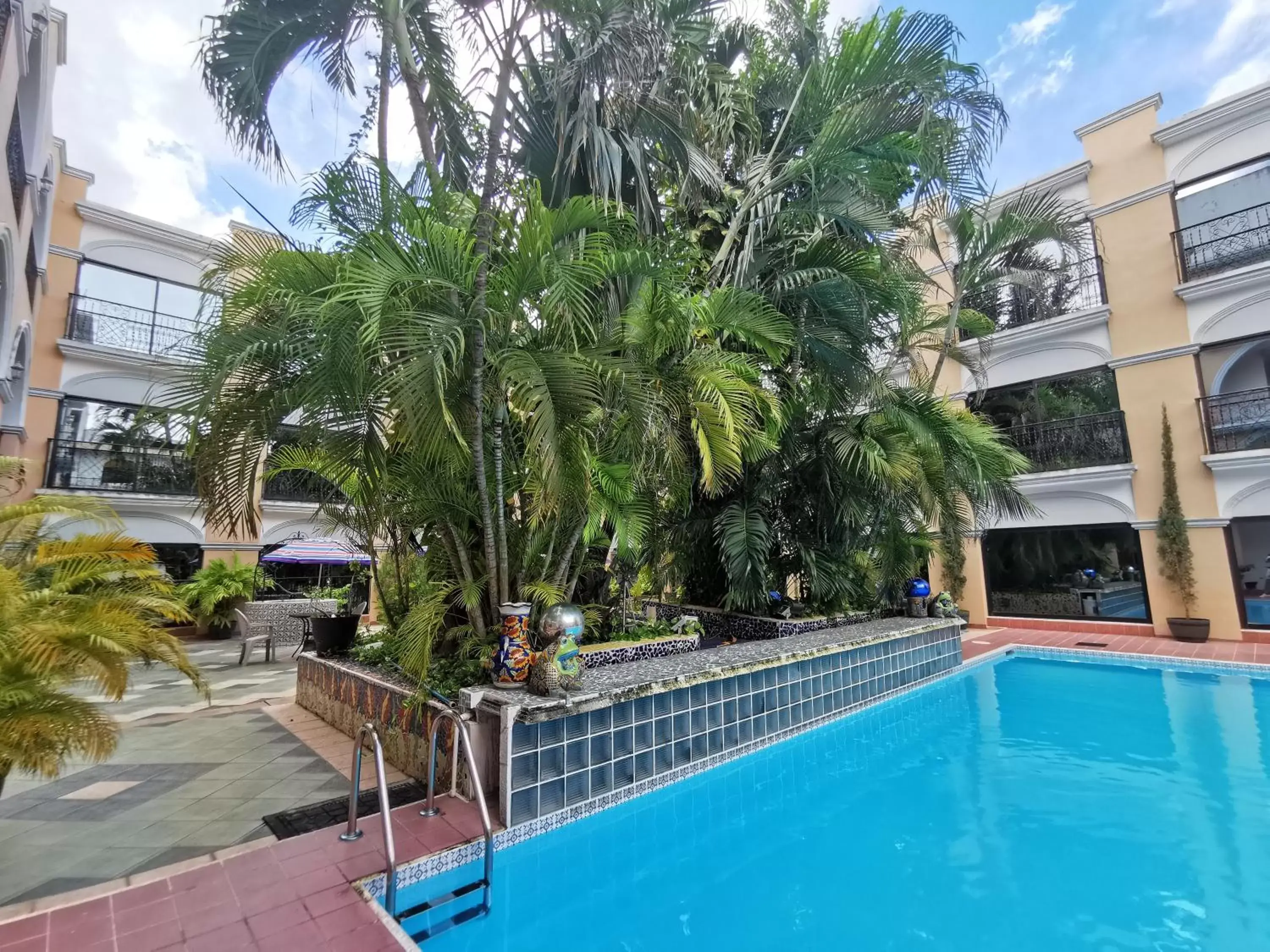 Patio, Swimming Pool in Hotel Doralba Inn