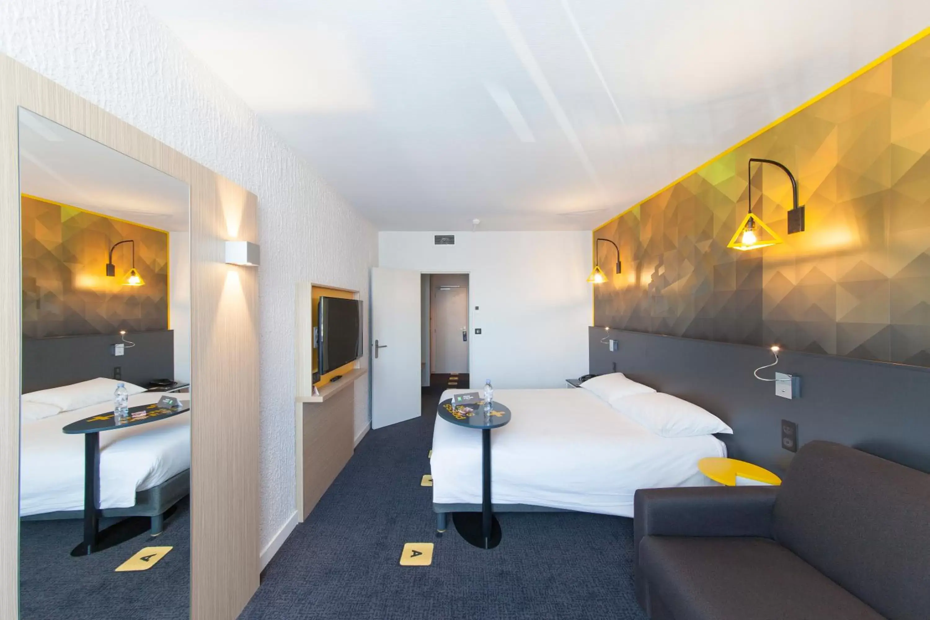 Photo of the whole room, Bed in ibis Styles Poitiers Nord