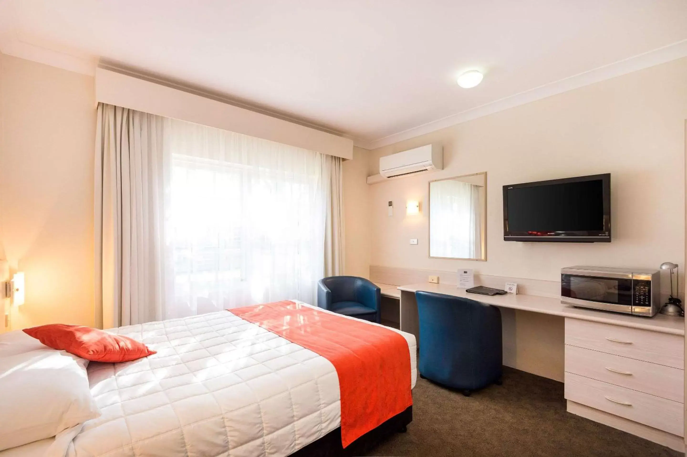 Bedroom, Bed in Comfort Inn All Seasons