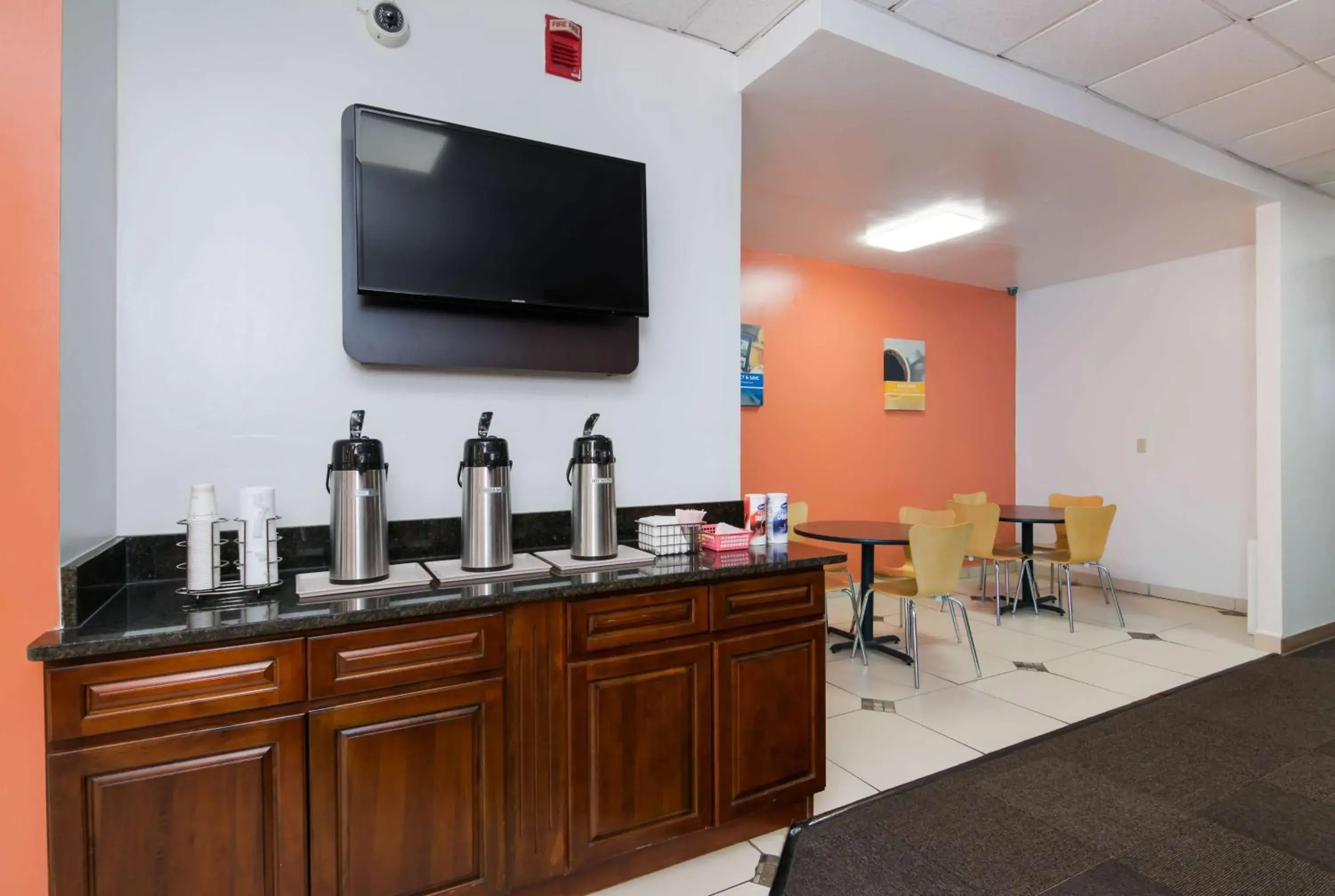 Restaurant/places to eat in Motel 6-Seaford, DE