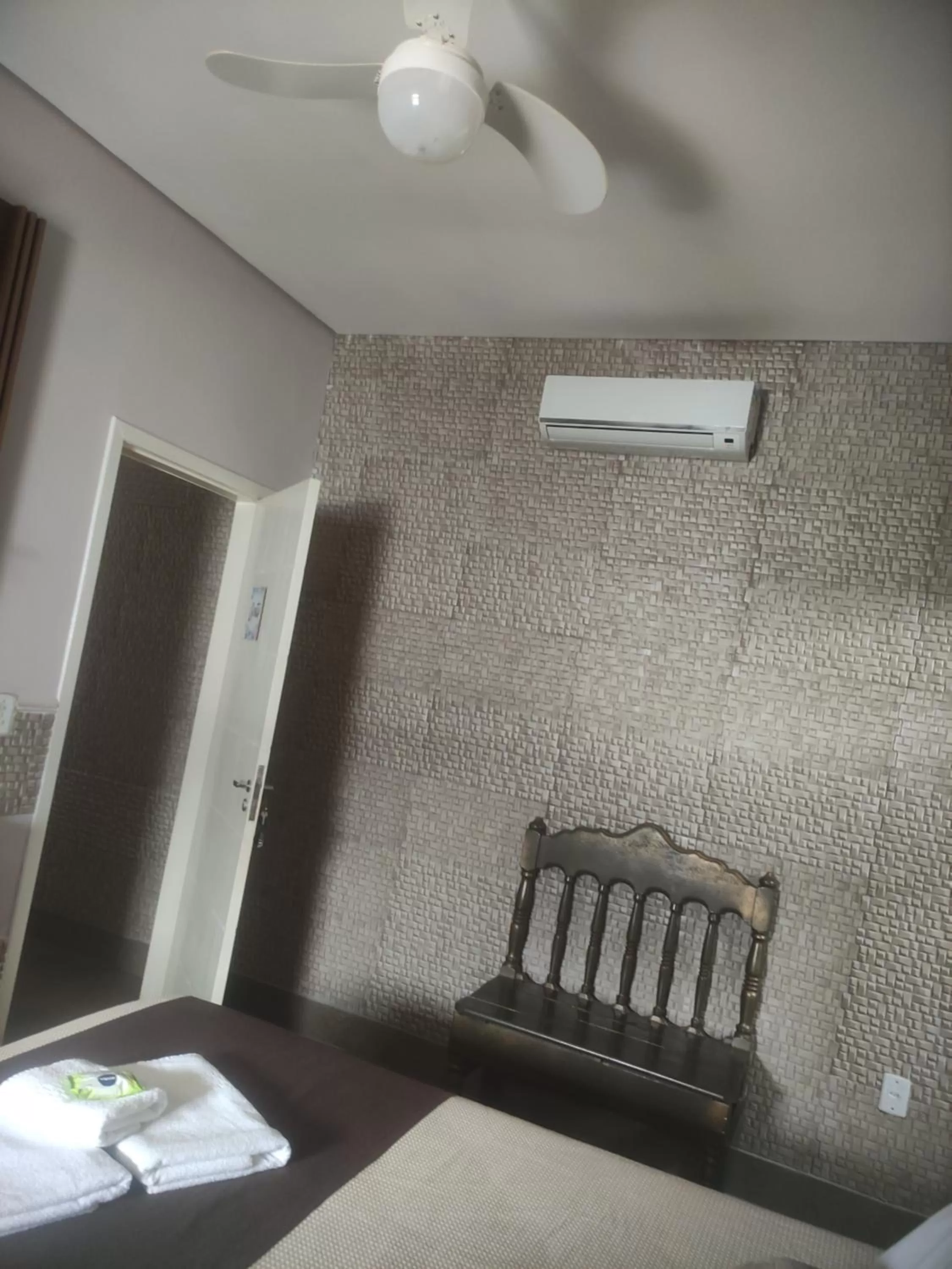 Pousada da Gi Suítes e Turismo