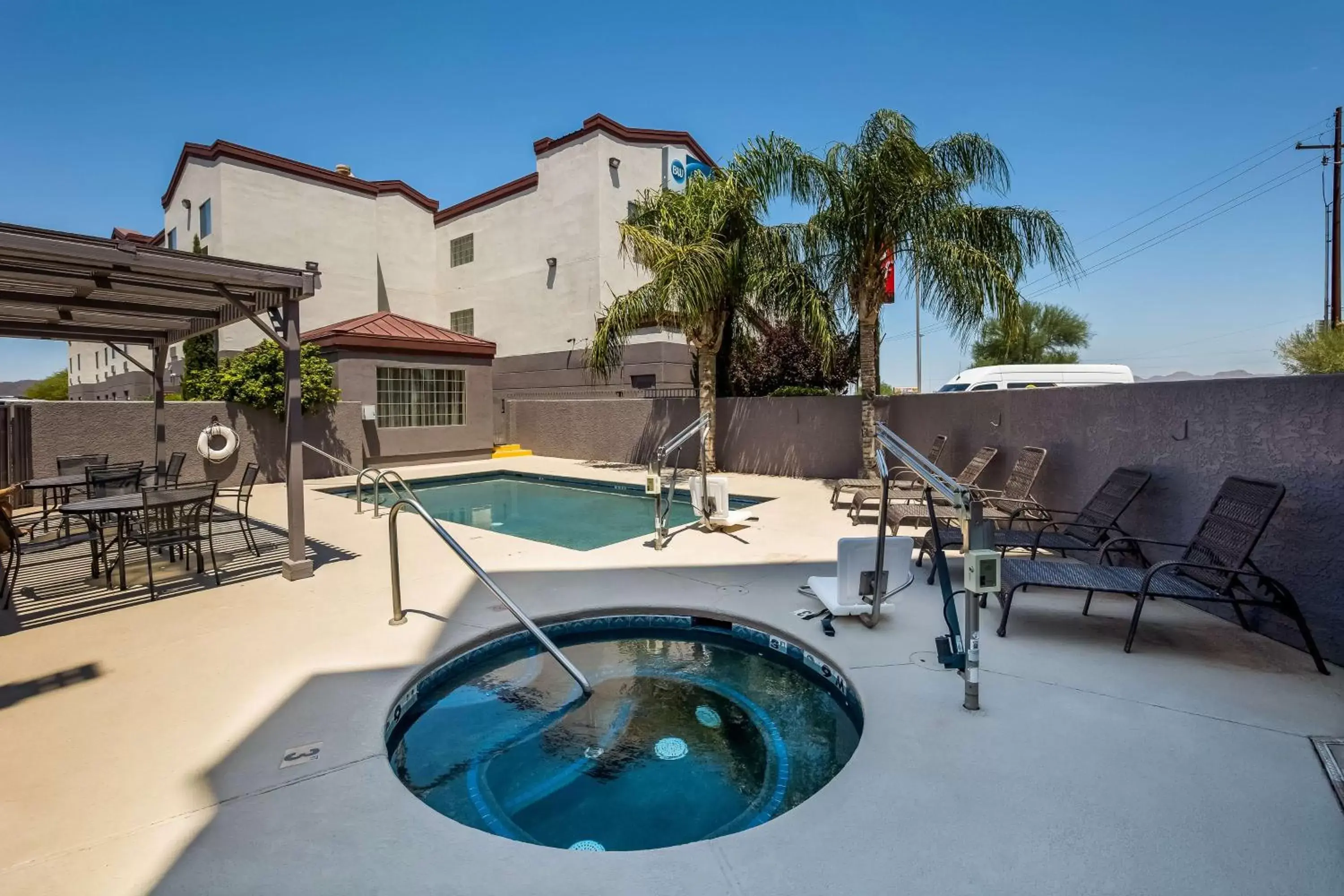 Pool view, Swimming Pool in Best Western Gold Poppy Inn