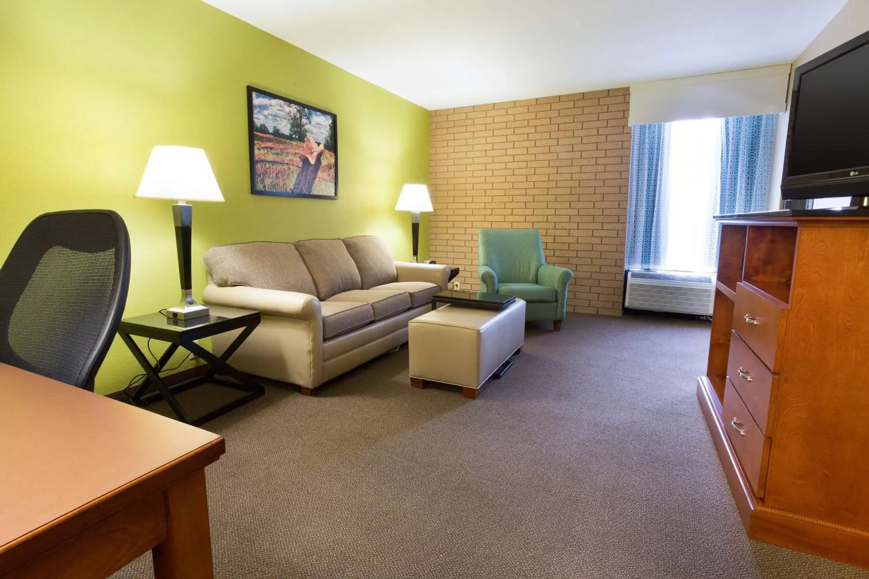 Photo of the whole room, Seating Area in Drury Inn & Suites Houston Sugar Land