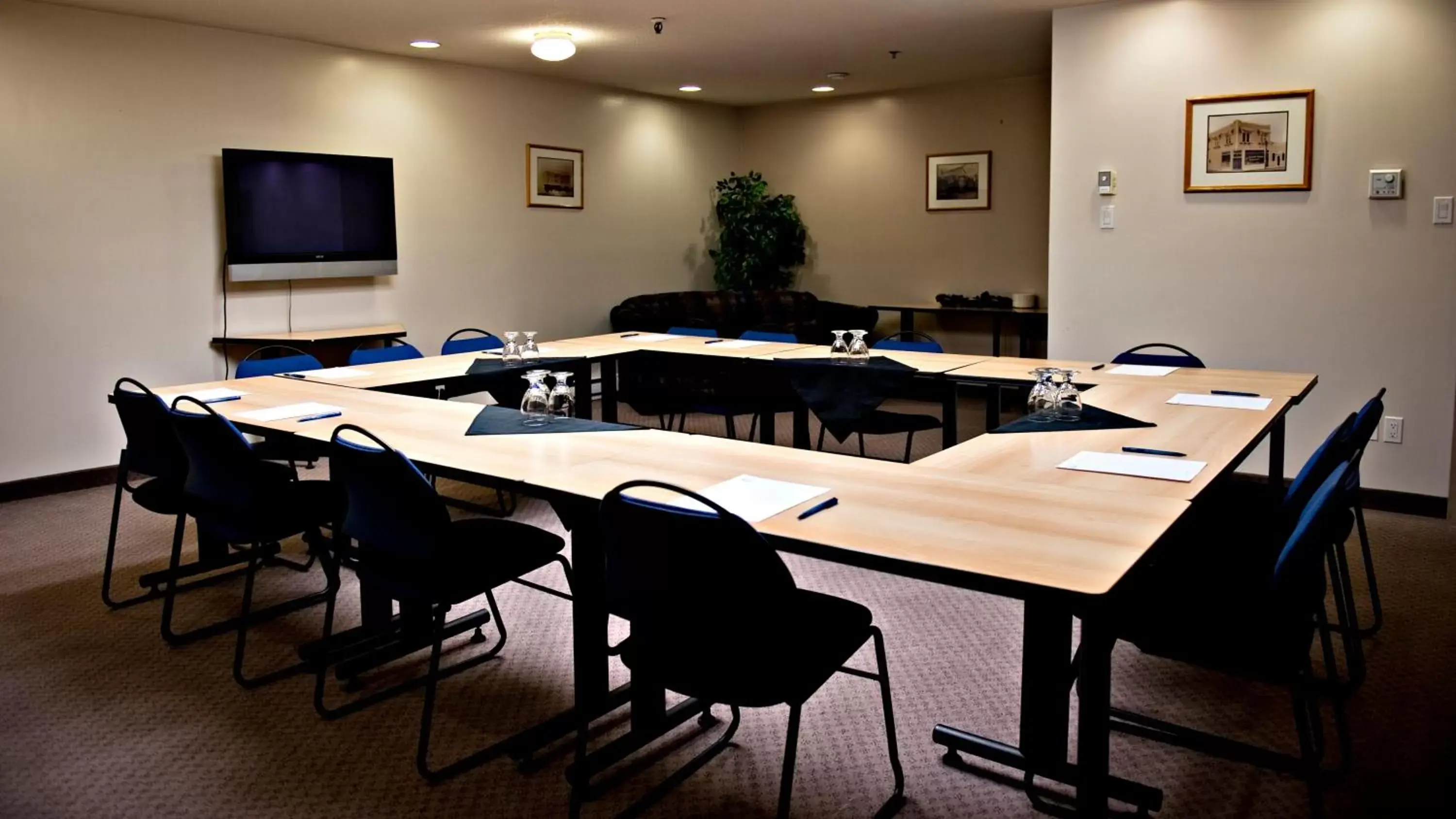 Meeting/conference room in Prestige Hudson Bay Lodge Premier Collection