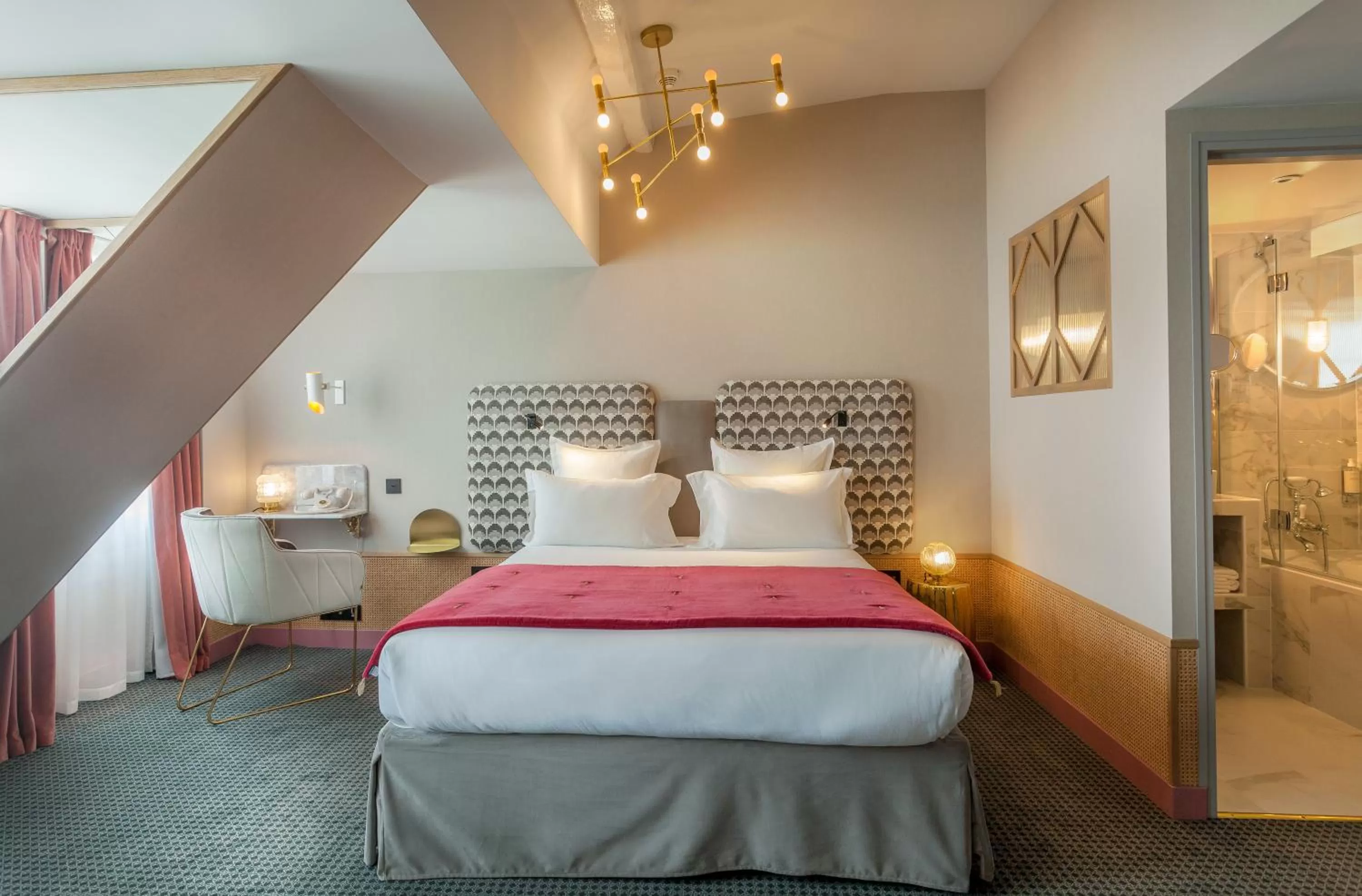 Deluxe Junior Suite in Handsome Hotel