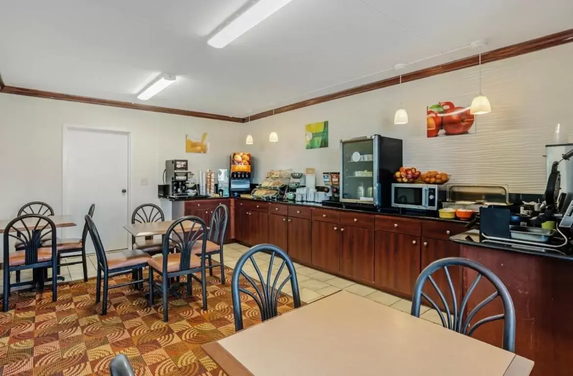 Restaurant/Places to Eat in Quality Inn Riverview Enola-Harrisburg