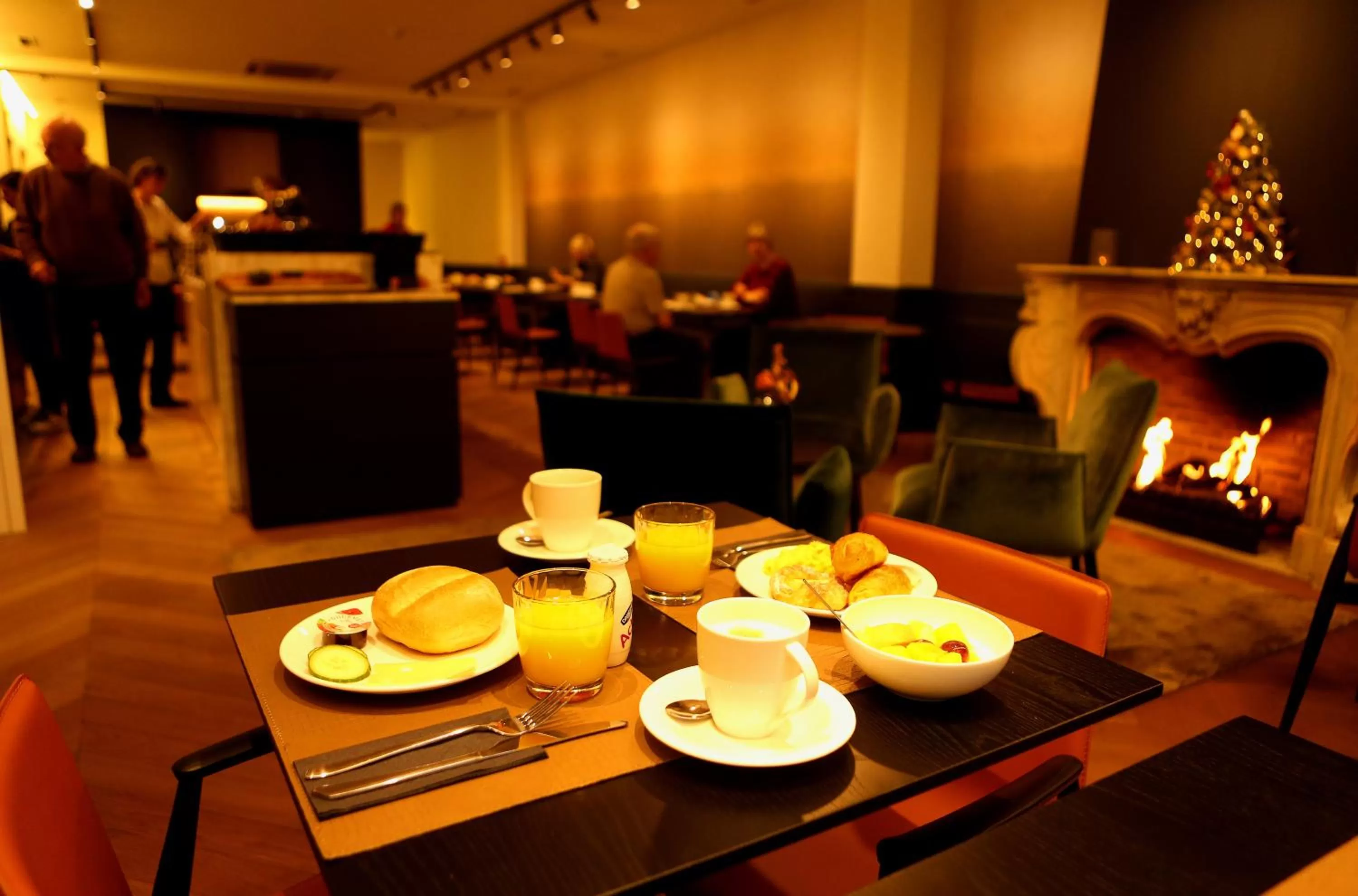 Restaurant/places to eat in Hotel Acacia