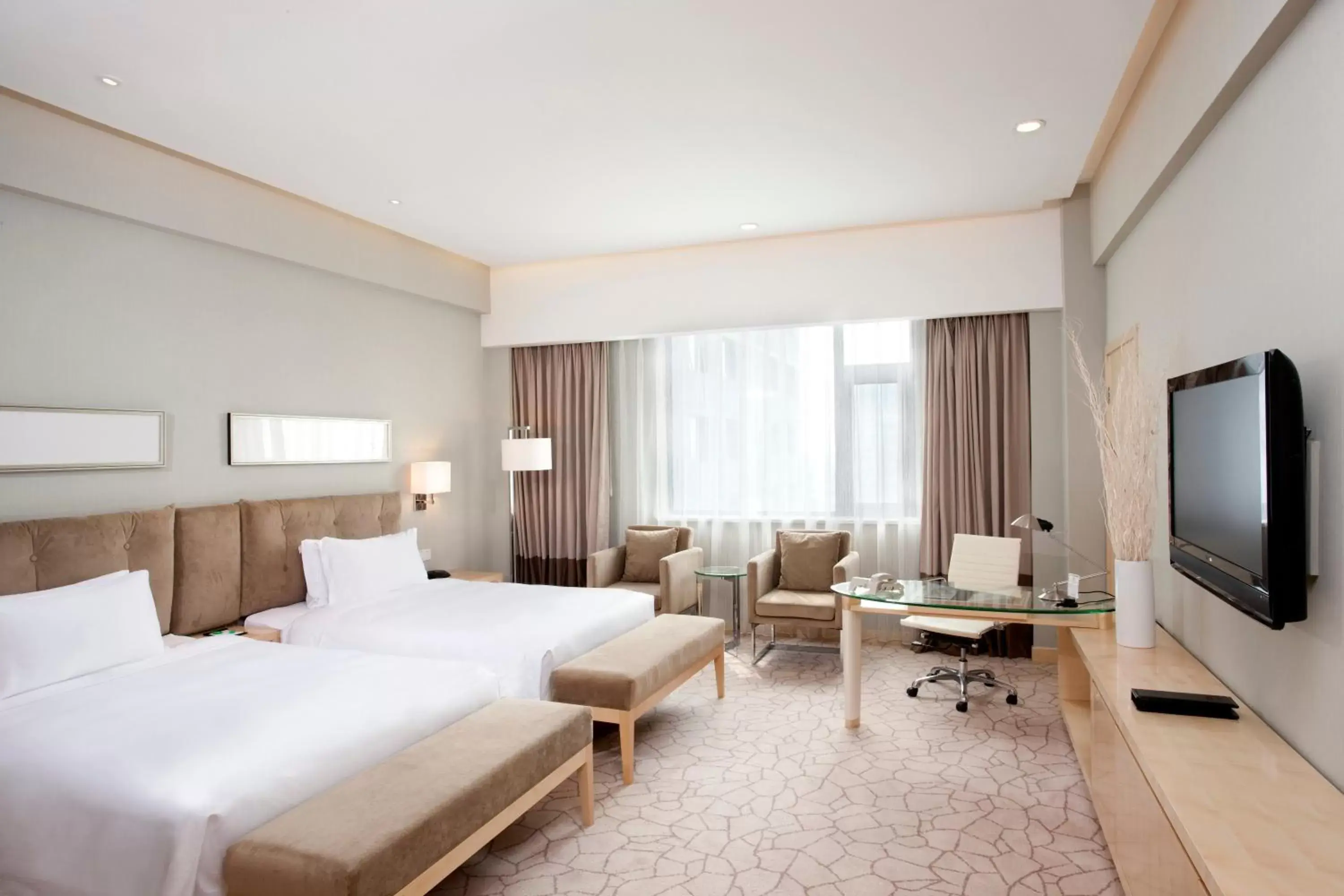 Photo of the whole room, TV/Entertainment Center in Holiday Inn Beijing Deshengmen, an IHG Hotel