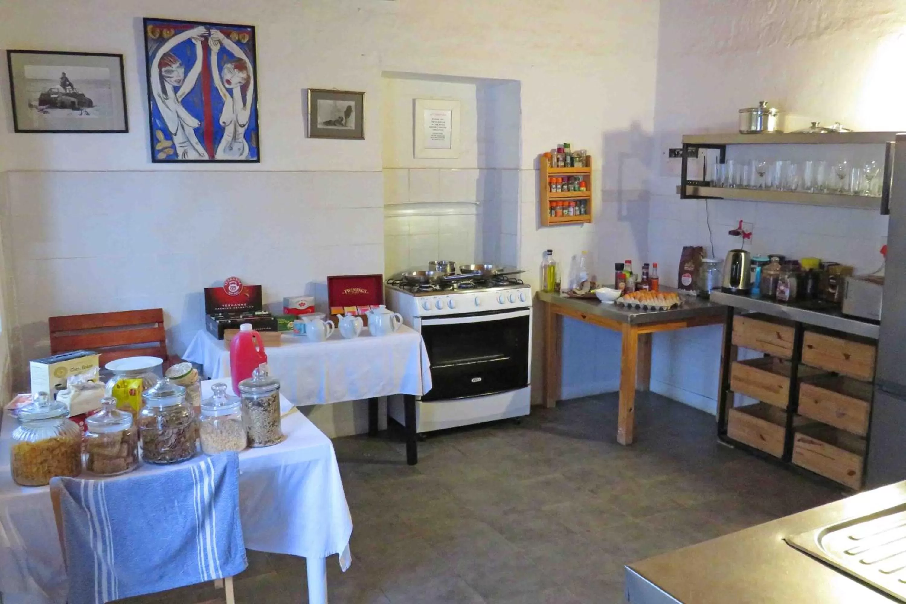 Restaurant/Places to Eat in Alternative Space B & B