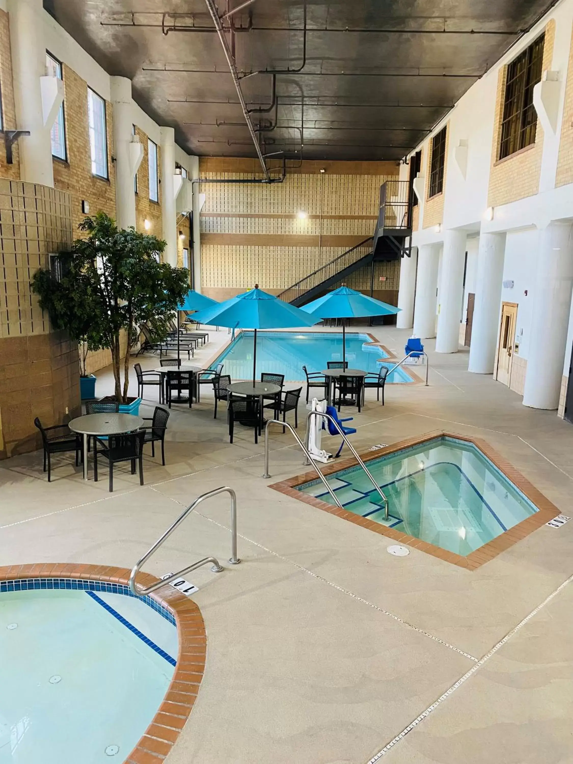 Swimming Pool in The Suites Hotel at Waterfront Plaza