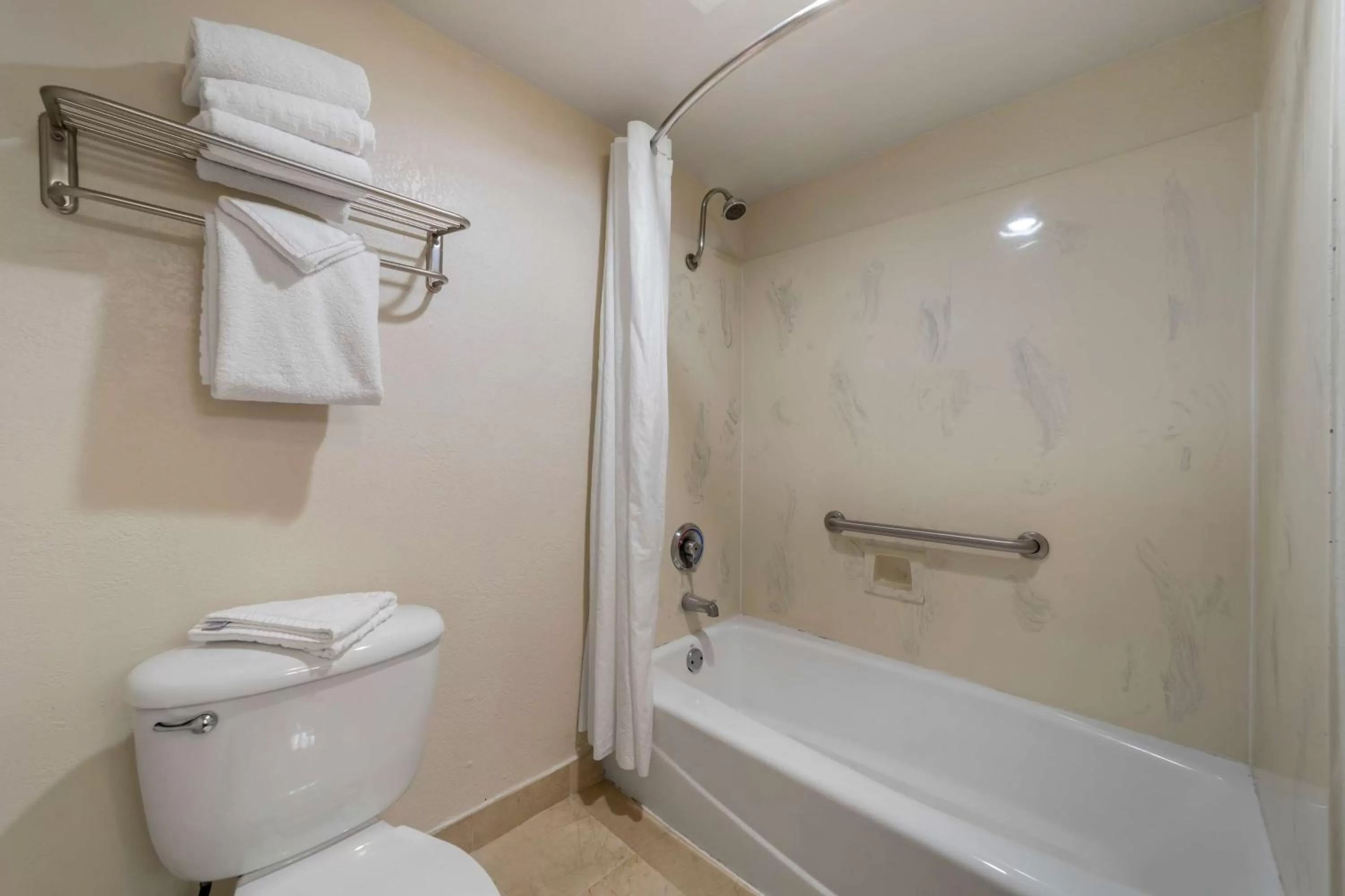 Superior King Room - Non-Smoking in Best Western Plus Northwoods Inn