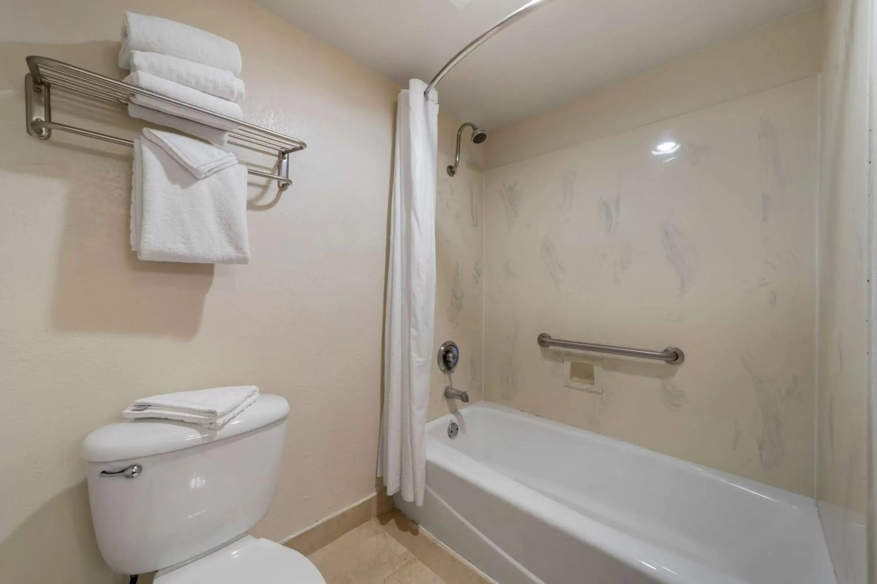 Superior King Room - Non-Smoking in Best Western Plus Northwoods Inn Superior King Room - Non-Smoking in Best Western Plus Northwoods Inn