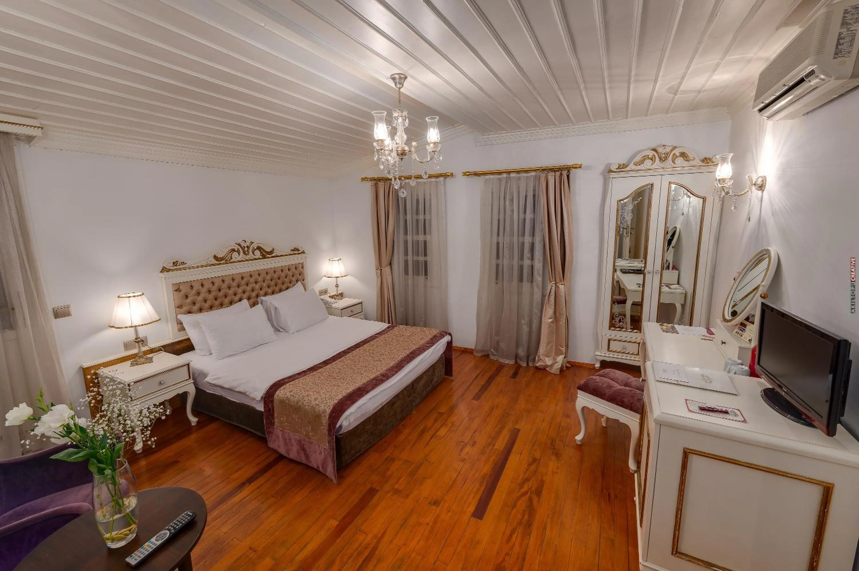 Bedroom, Bed in Tuvana Hotel