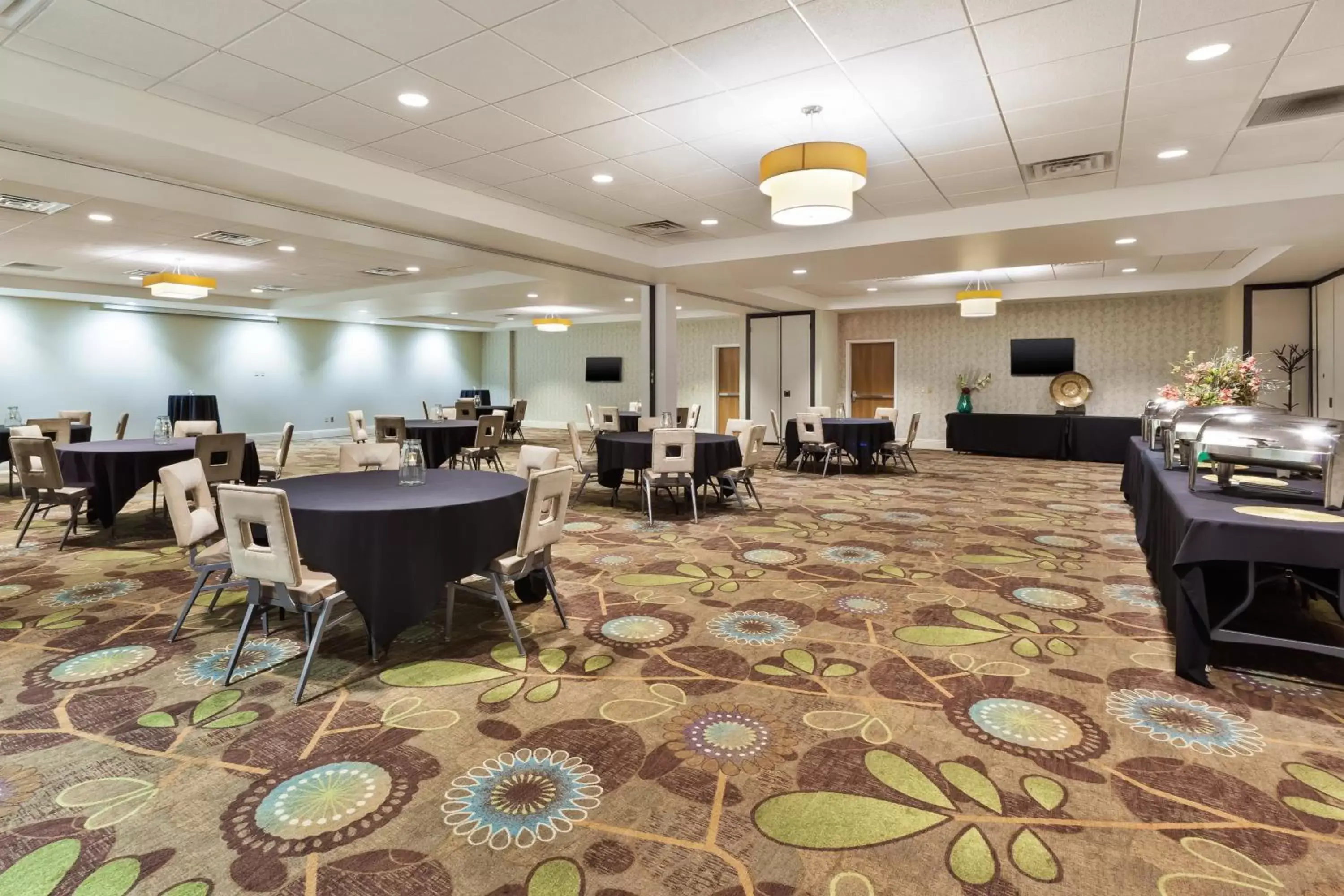 Meeting/conference room, Restaurant/Places to Eat in Holiday Inn Morgantown-University Area, an IHG Hotel